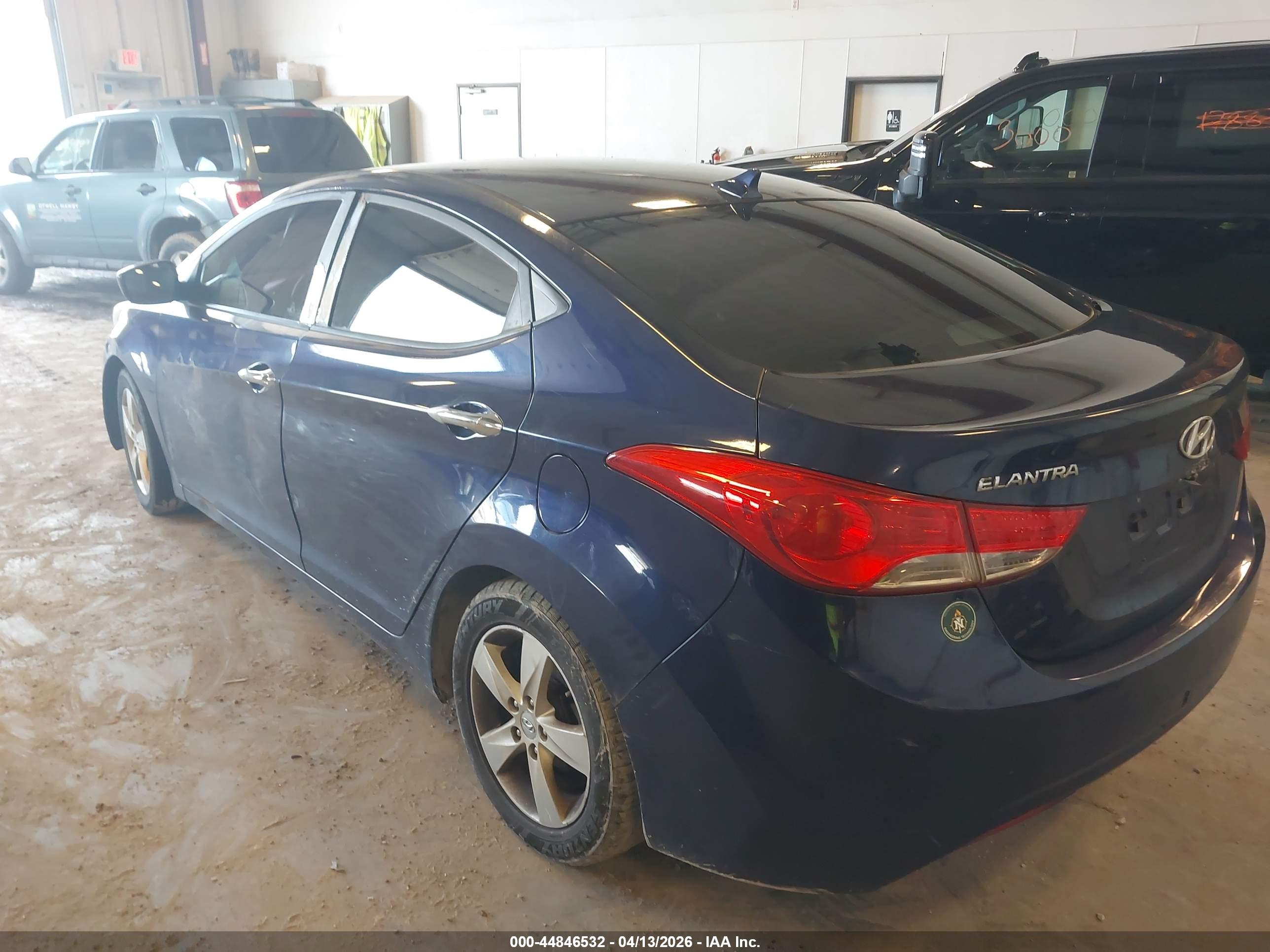 HYUNDAI ELANTRA image 3