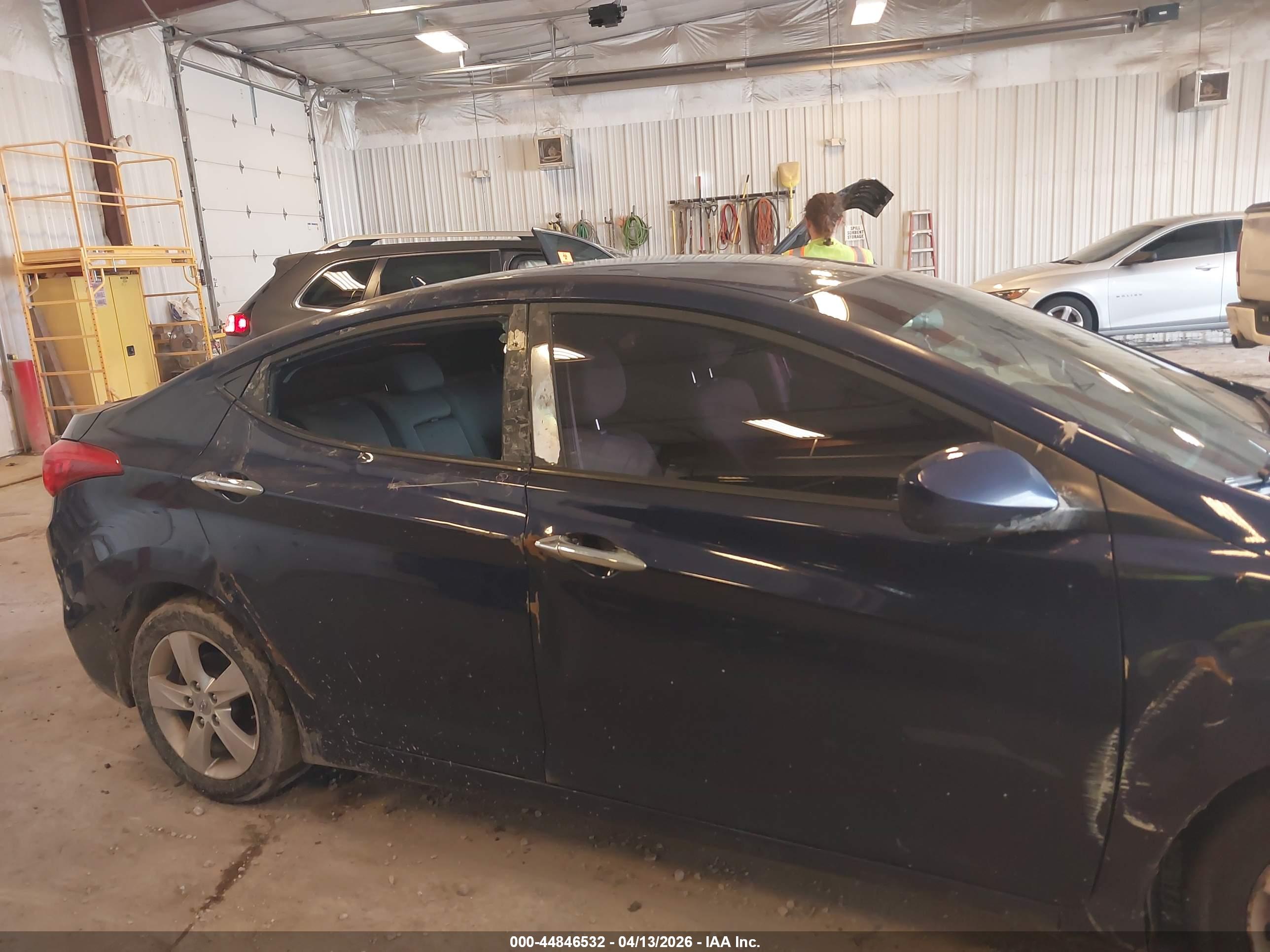 HYUNDAI ELANTRA image 6