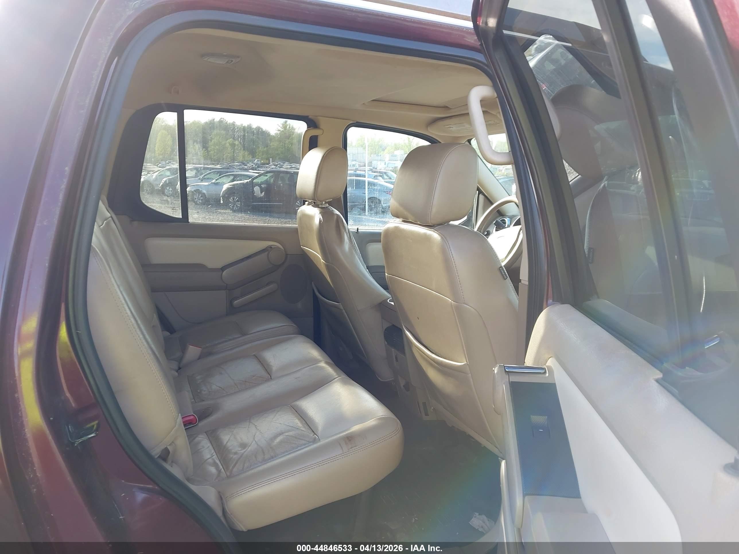 FORD EXPLORER image 8