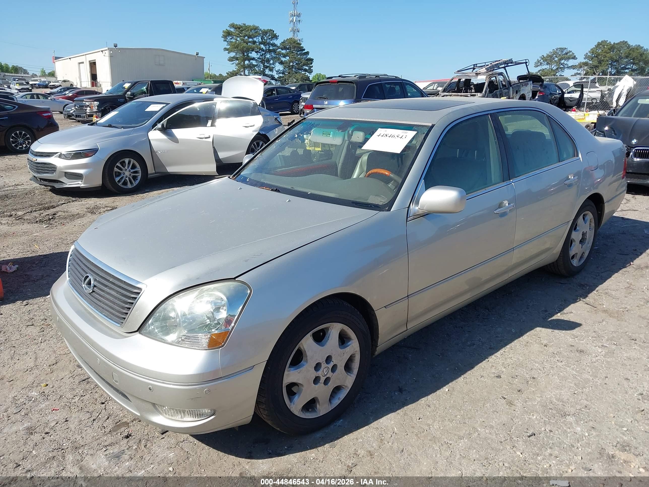 LEXUS LS image 2