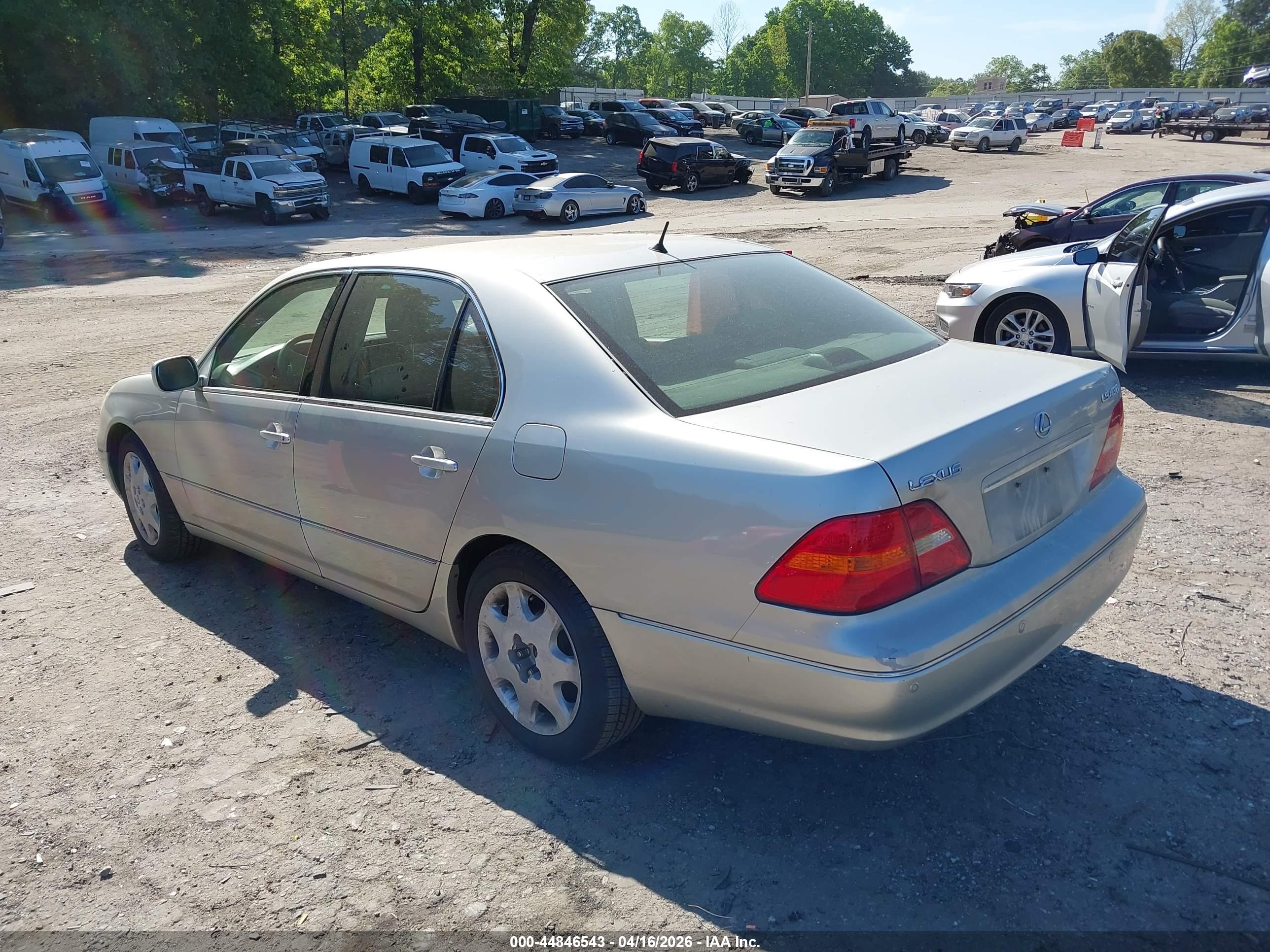 LEXUS LS image 3