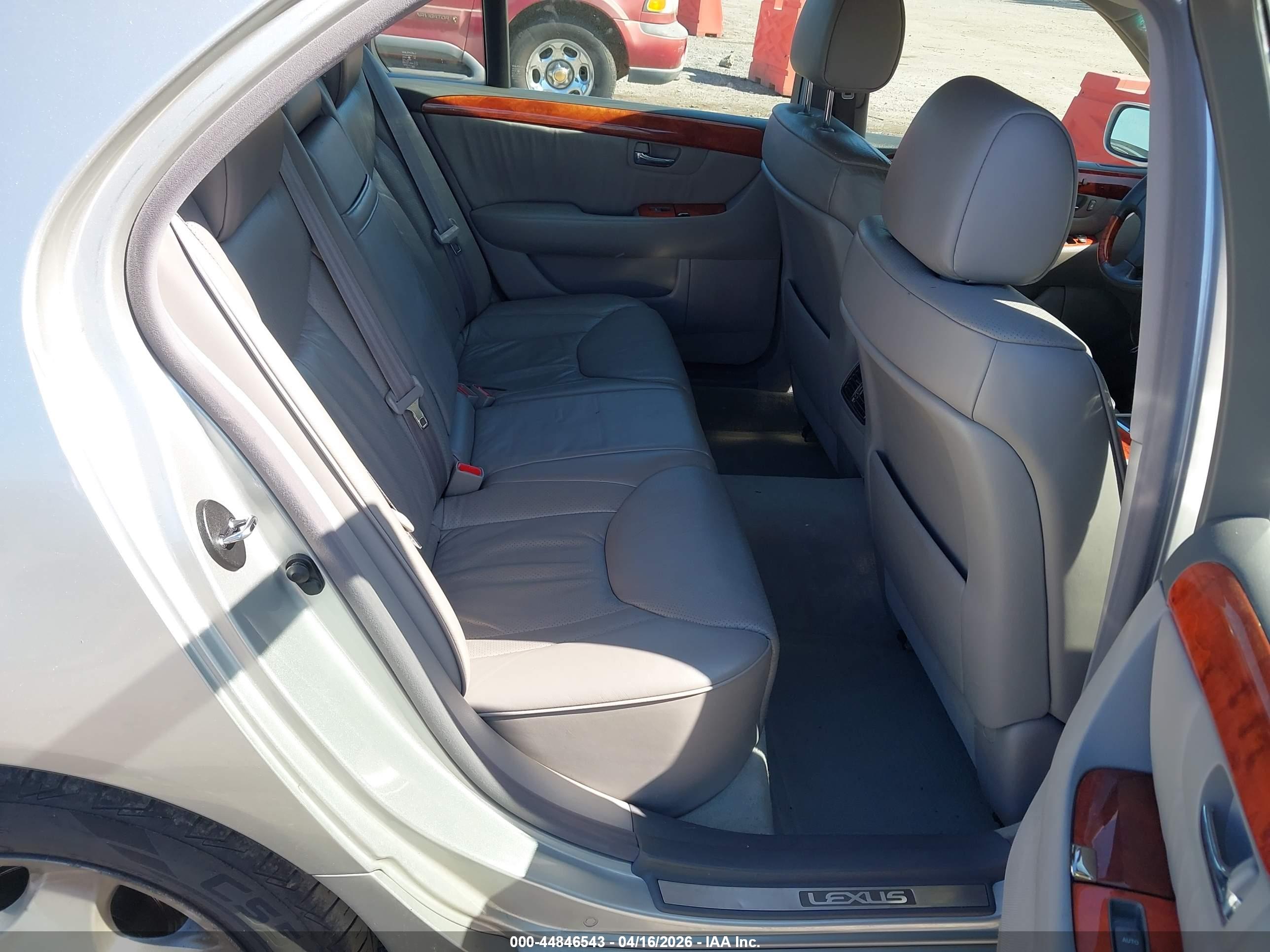 LEXUS LS image 8