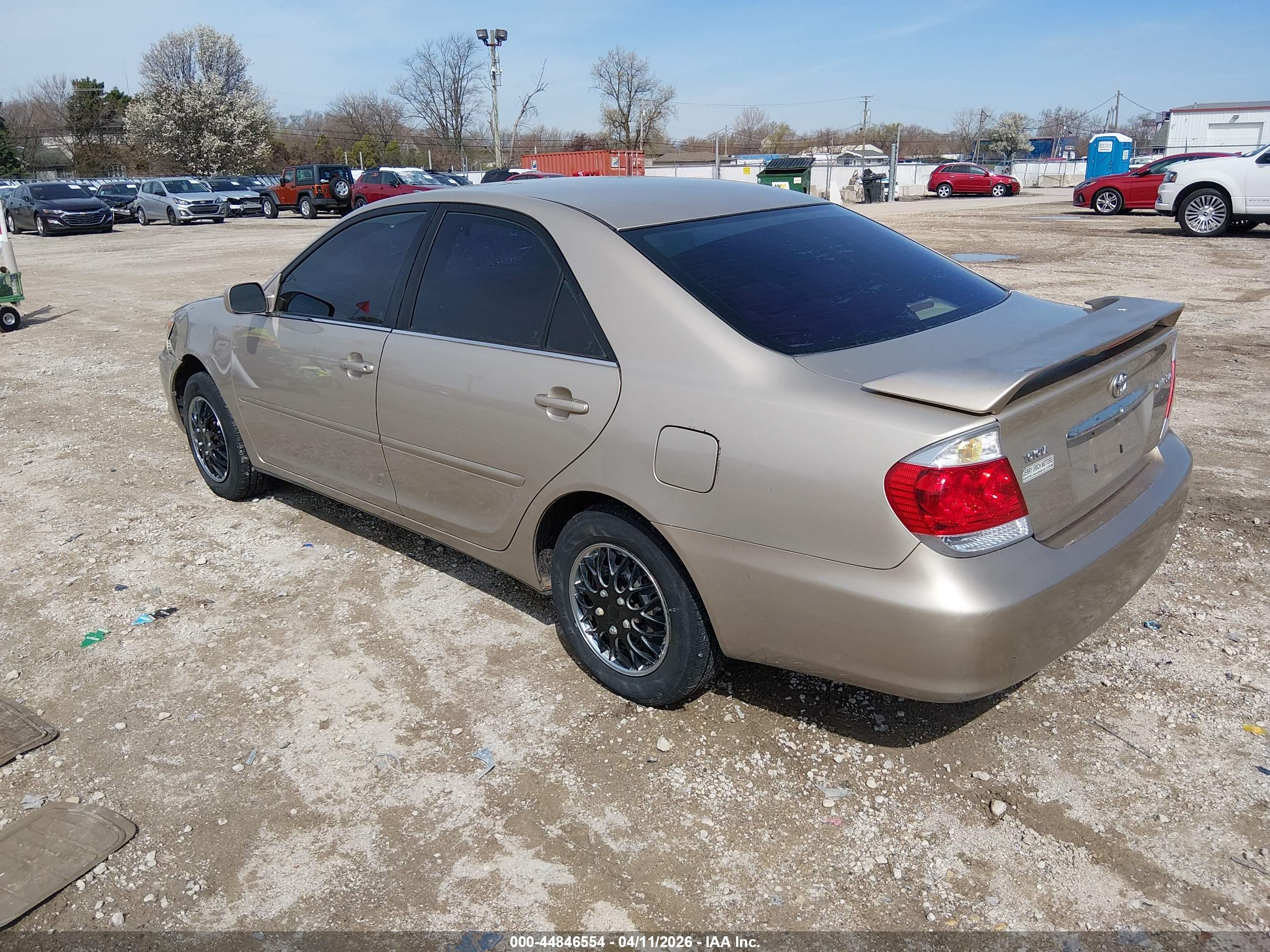 TOYOTA CAMRY image 3