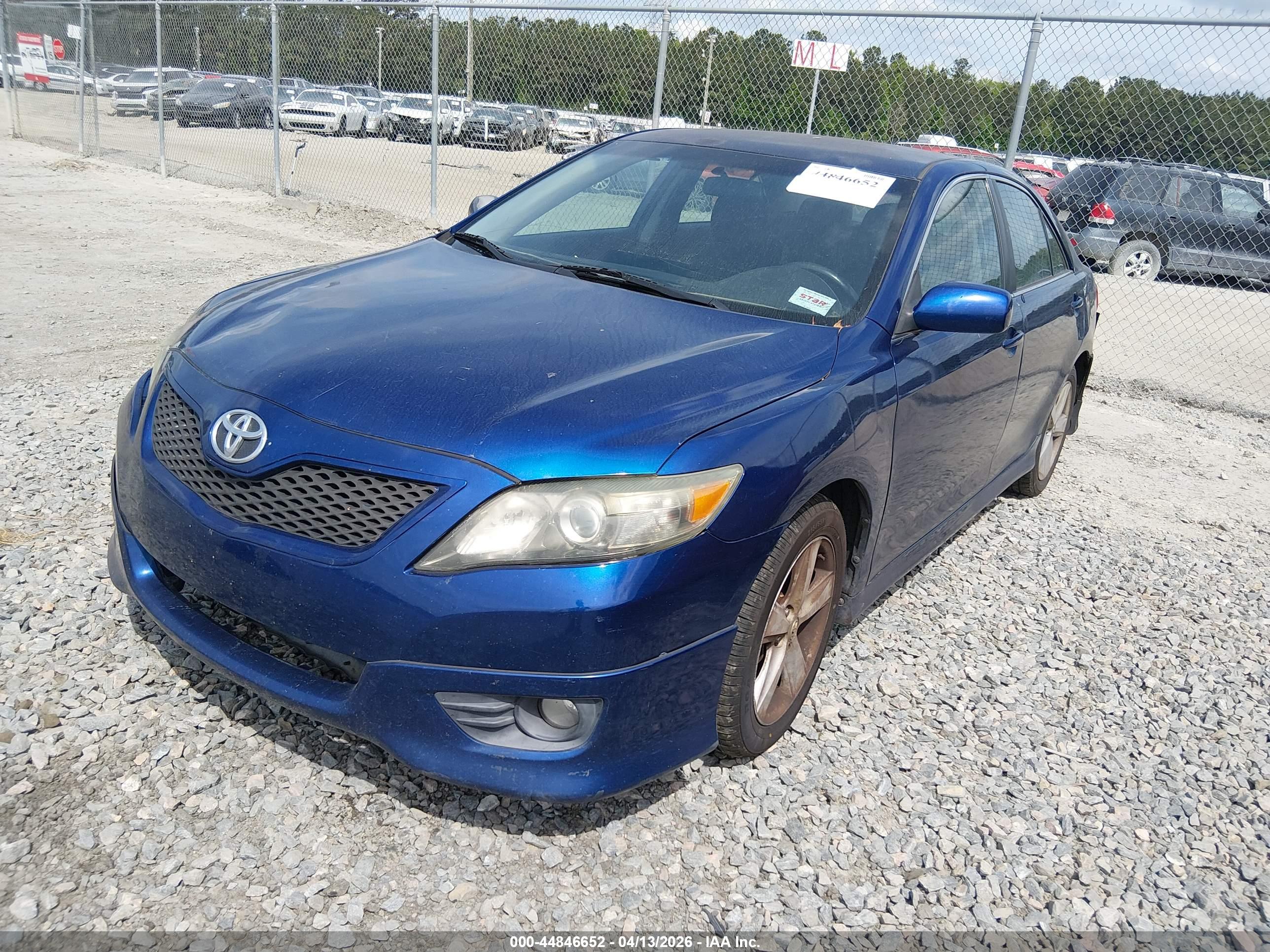 TOYOTA CAMRY image 2