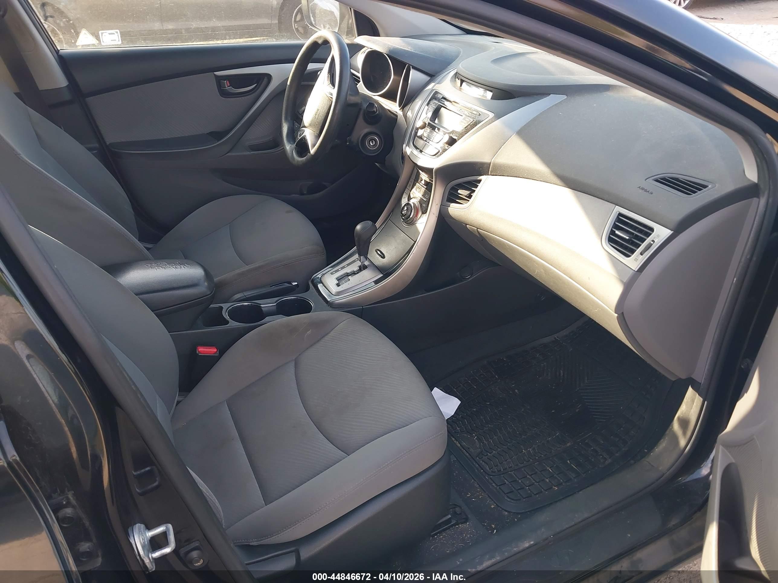 HYUNDAI ELANTRA image 5