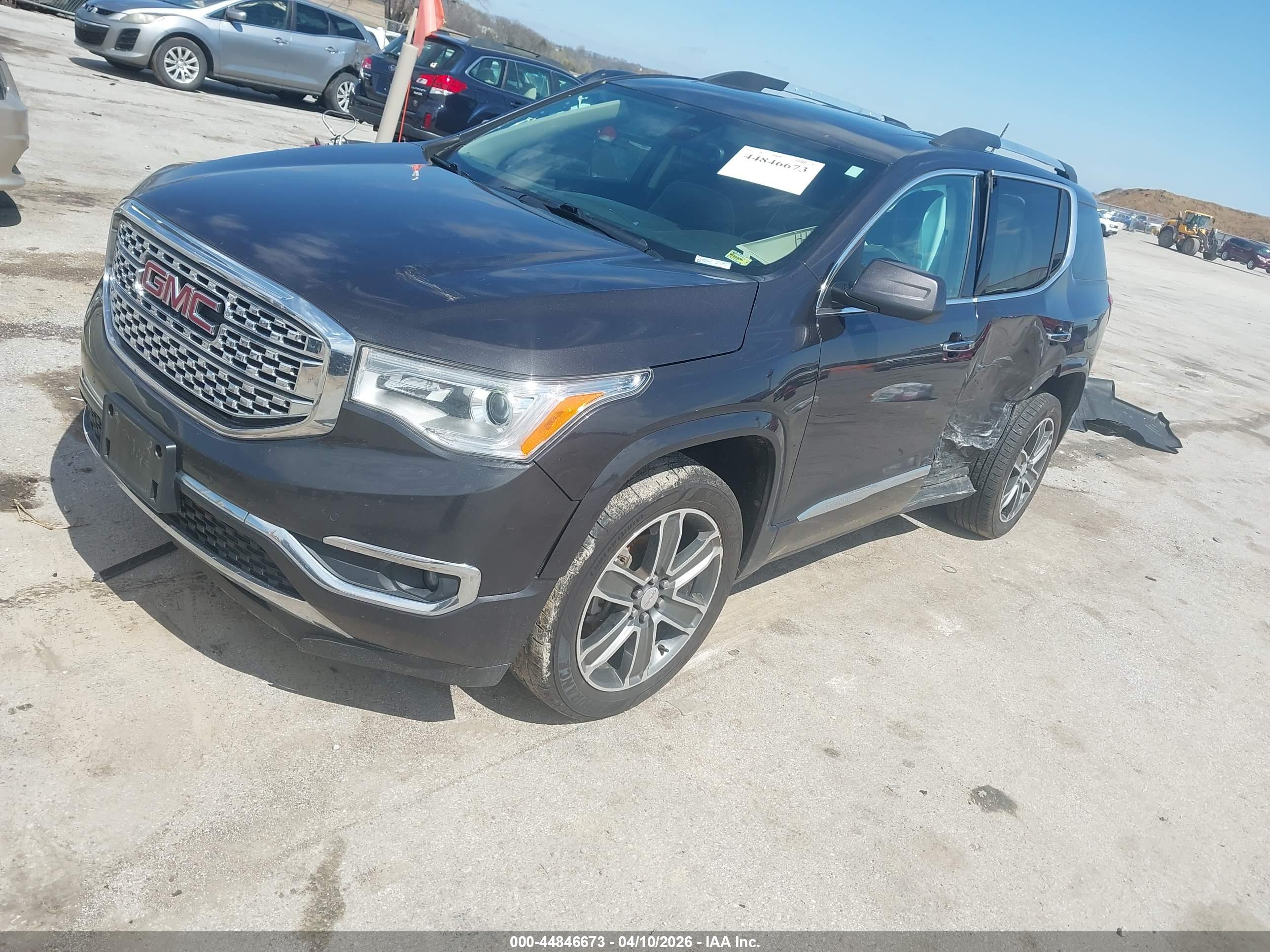 GMC ACADIA image 2