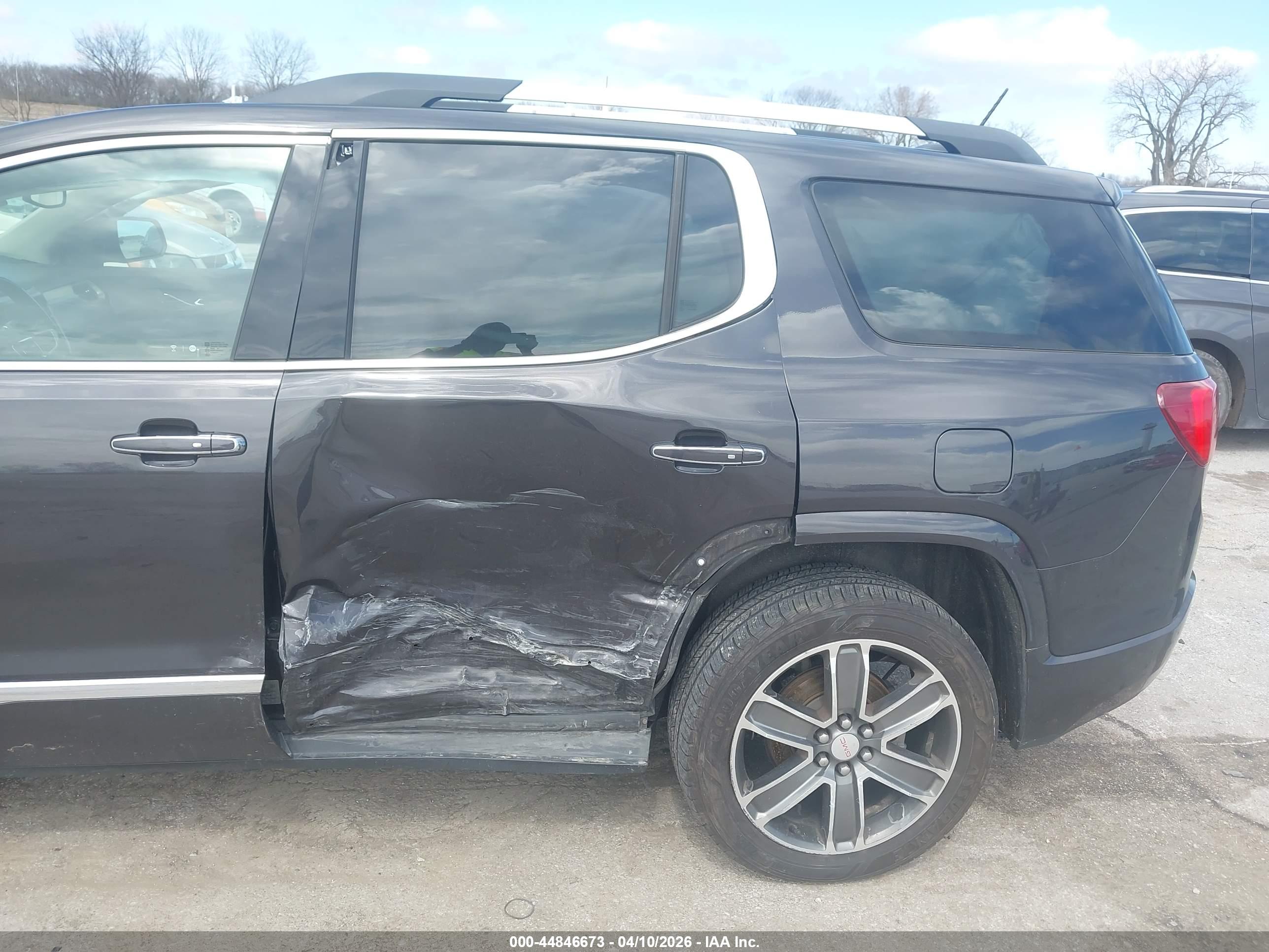GMC ACADIA image 6