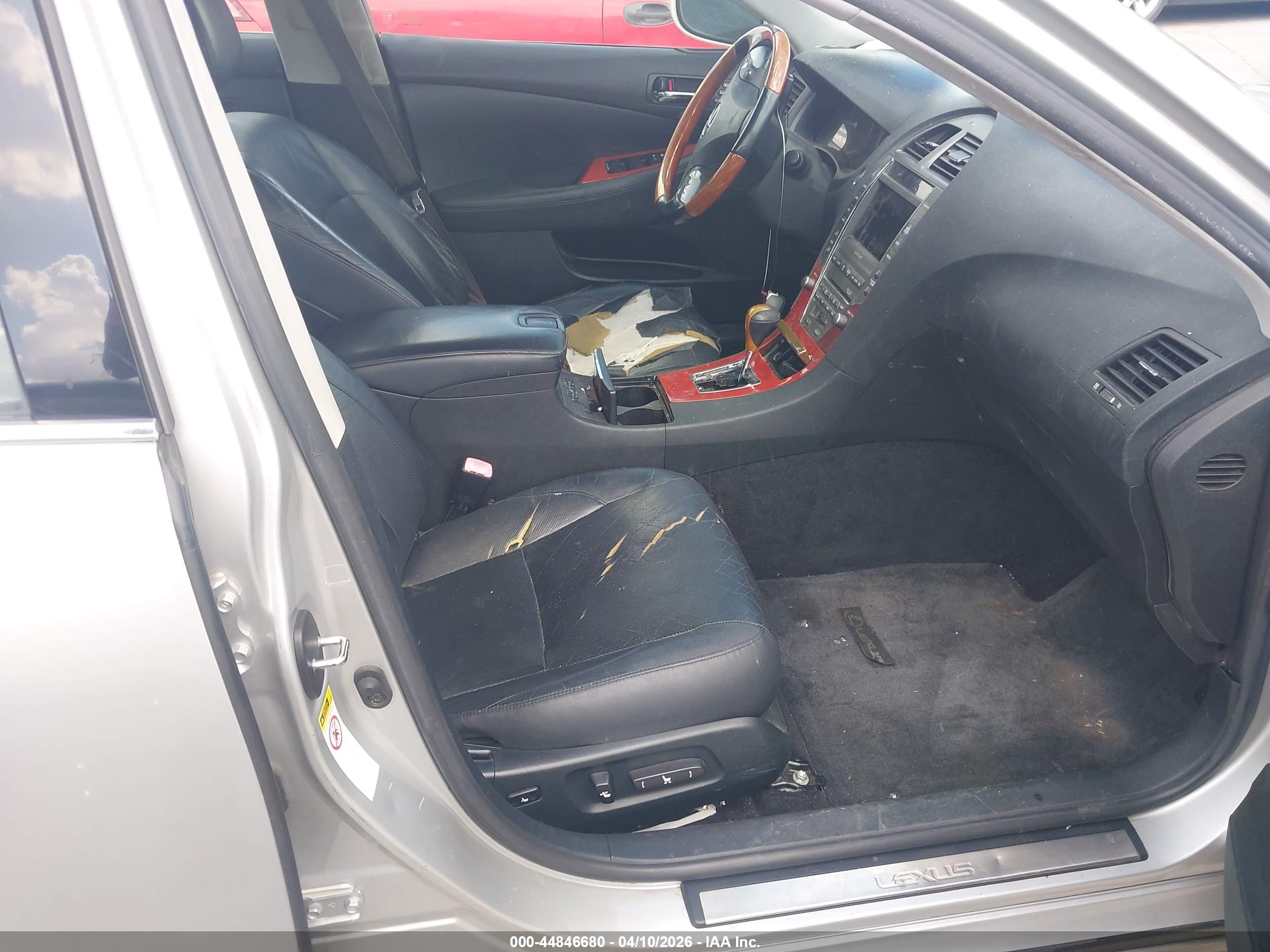 LEXUS ES image 5