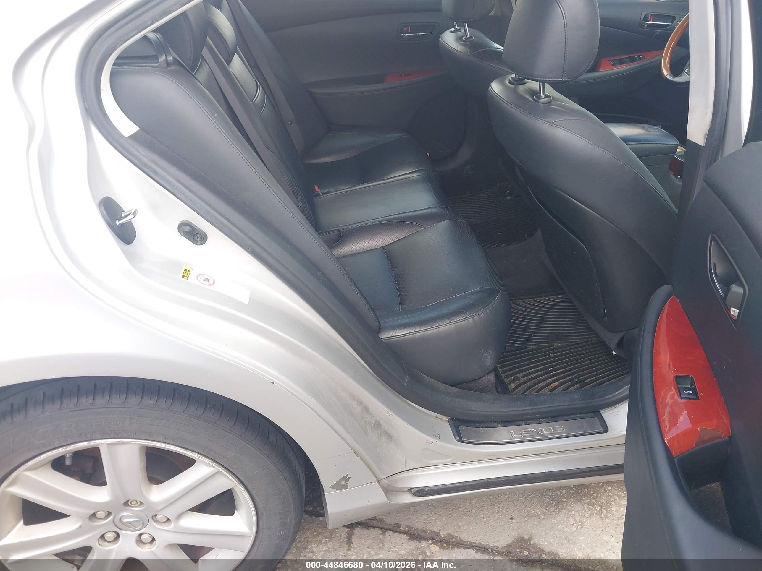 LEXUS ES image 8