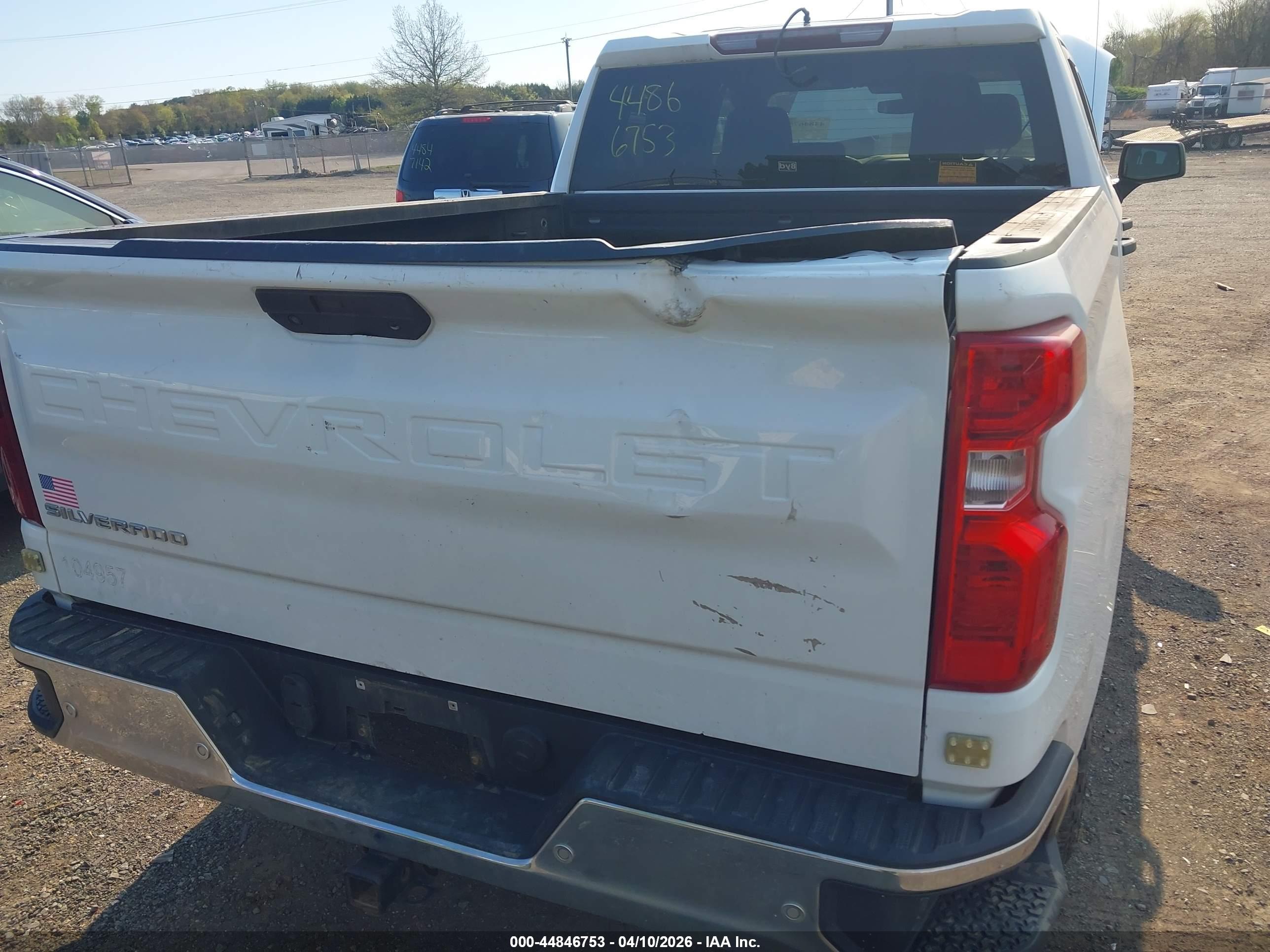 CHEVROLET SILVERADO image 6
