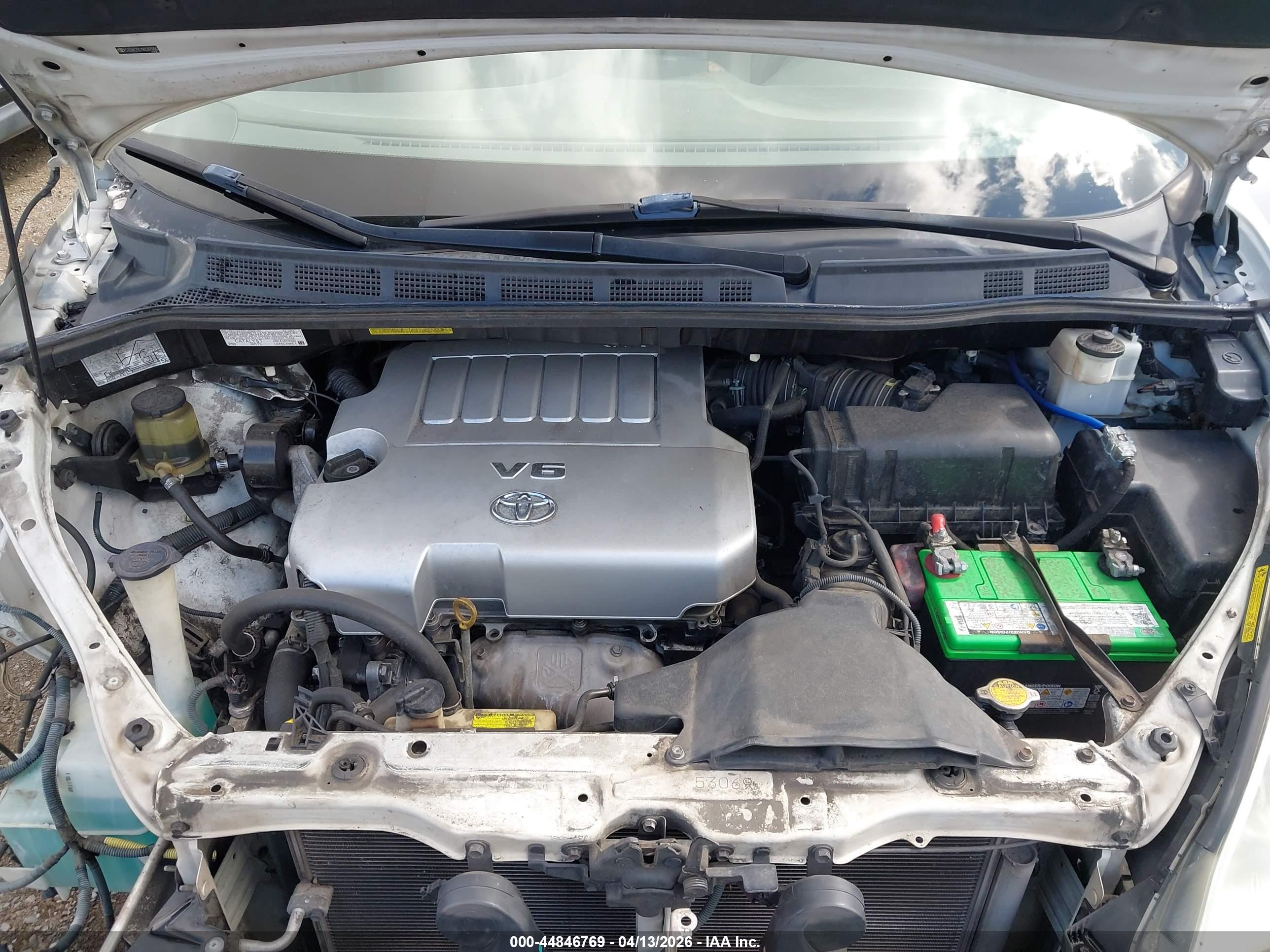 TOYOTA SIENNA image 10