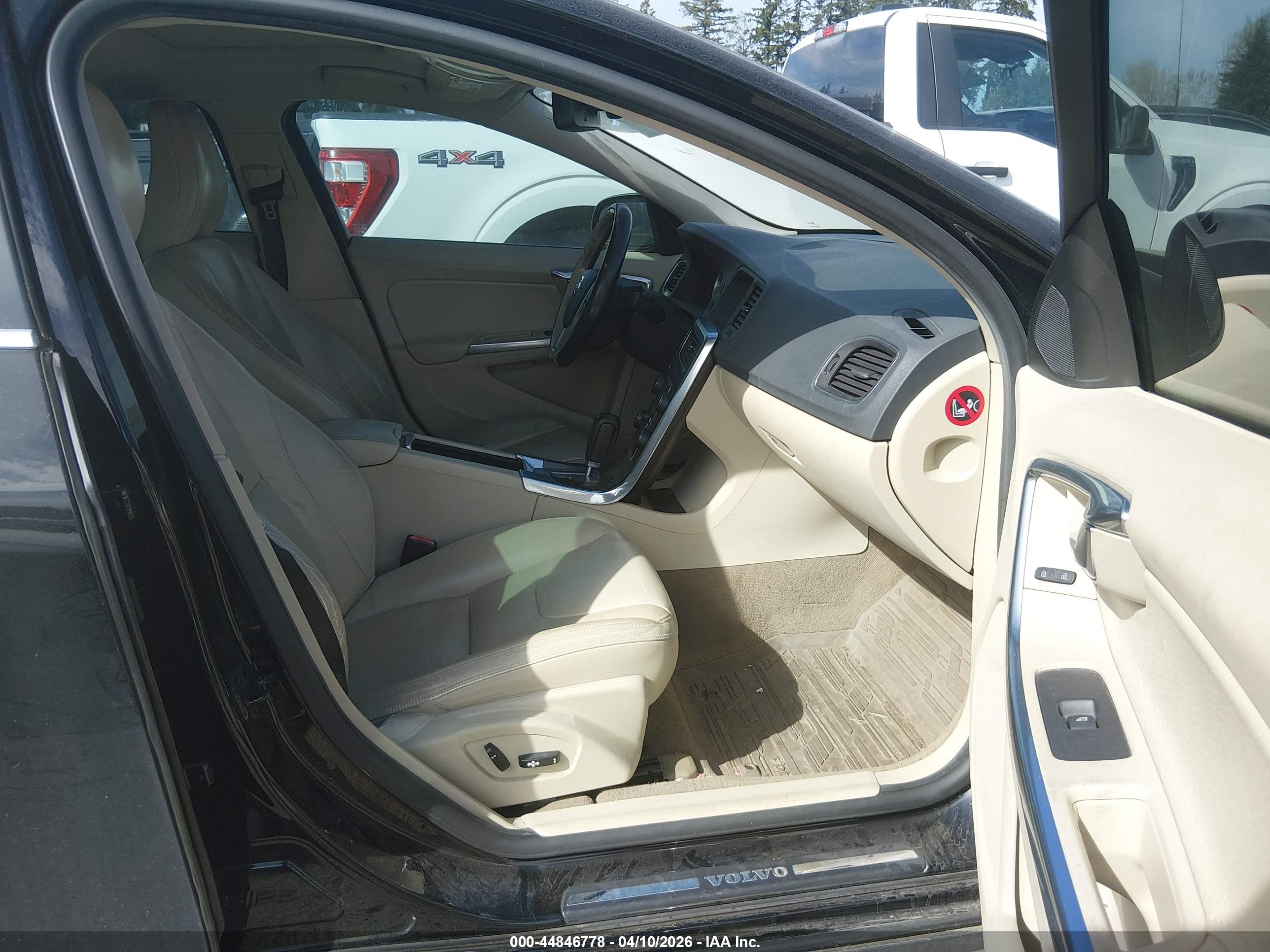 VOLVO S60 image 5