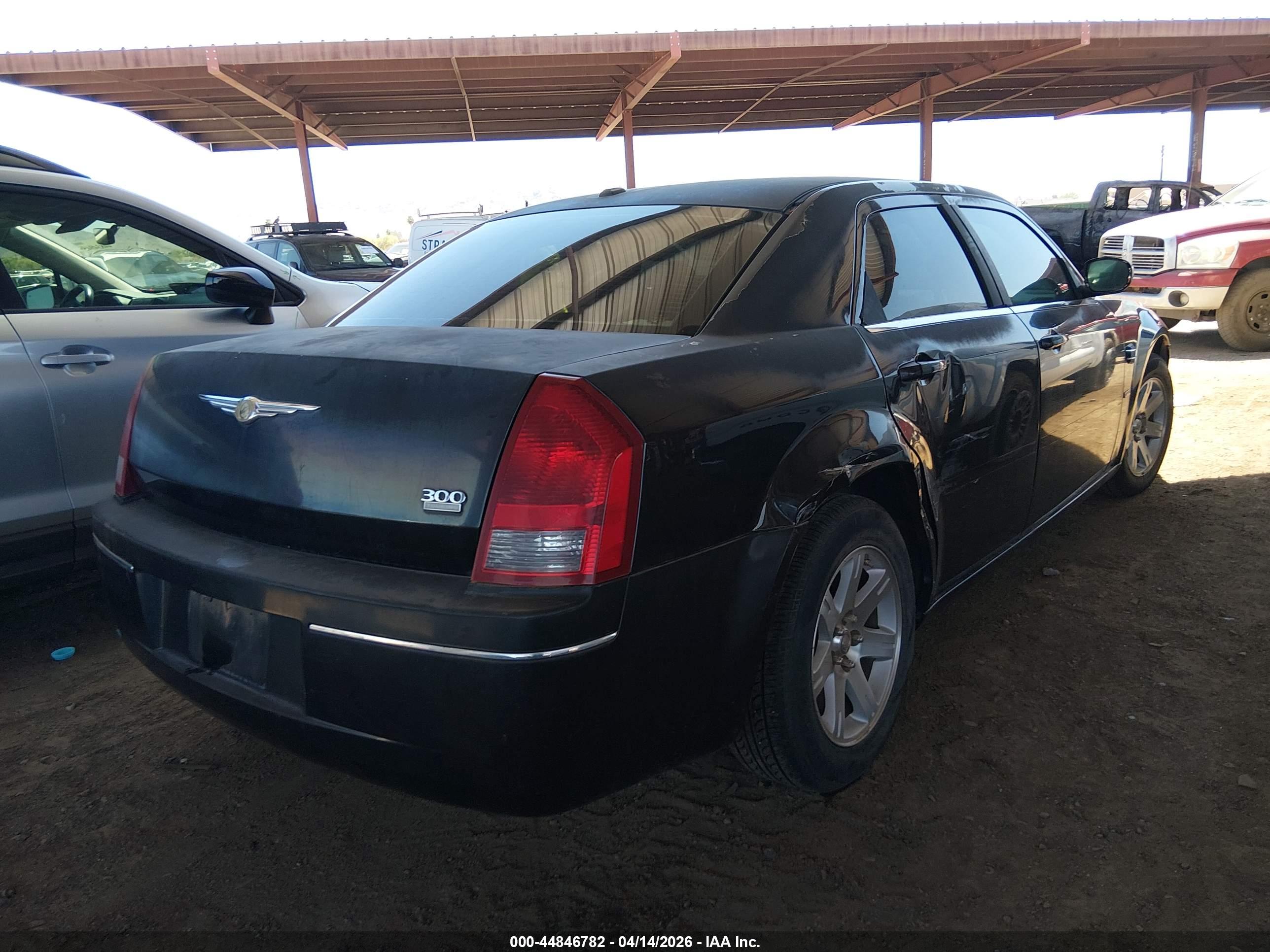 CHRYSLER 300 image 4