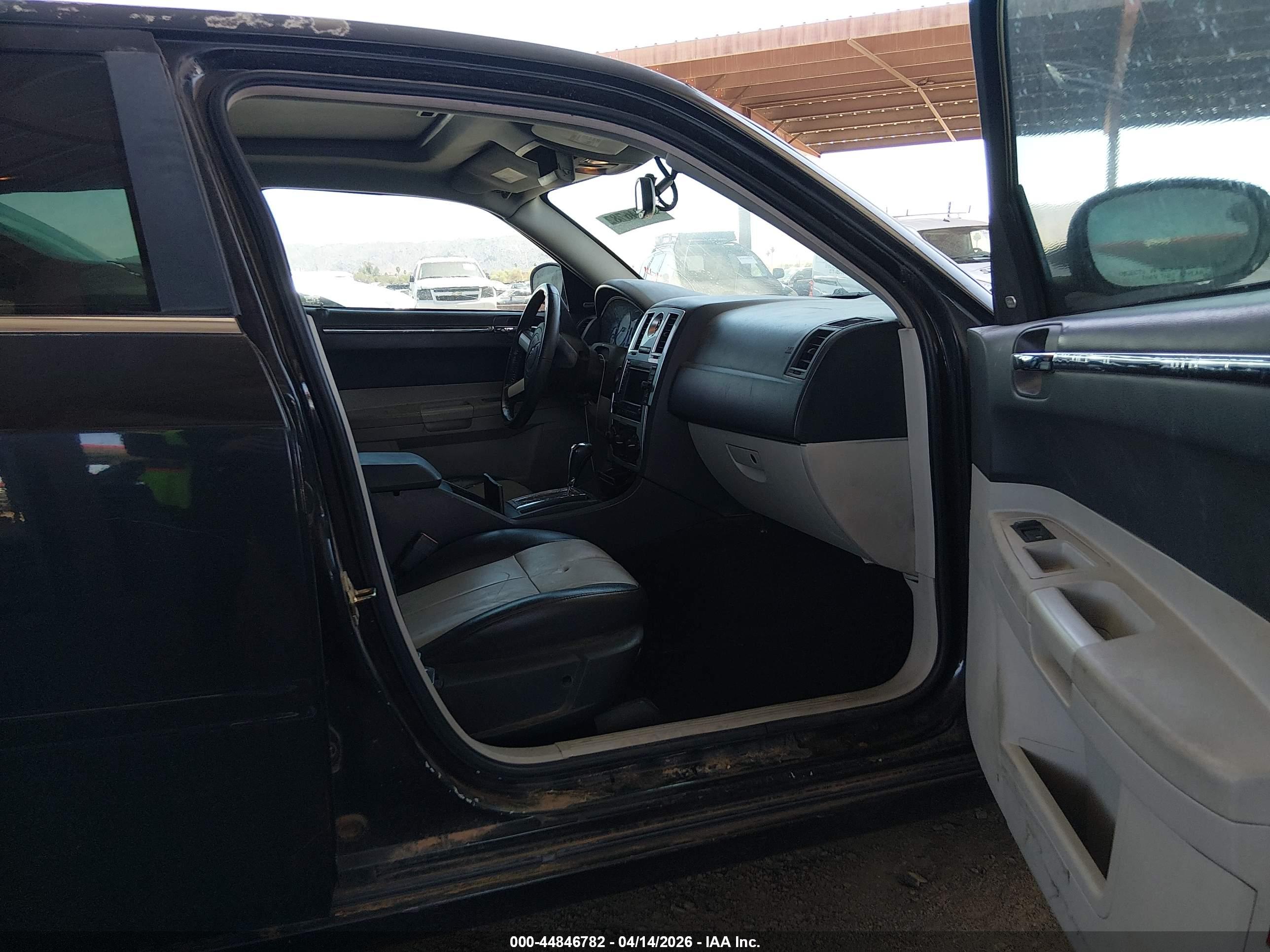 CHRYSLER 300 image 5