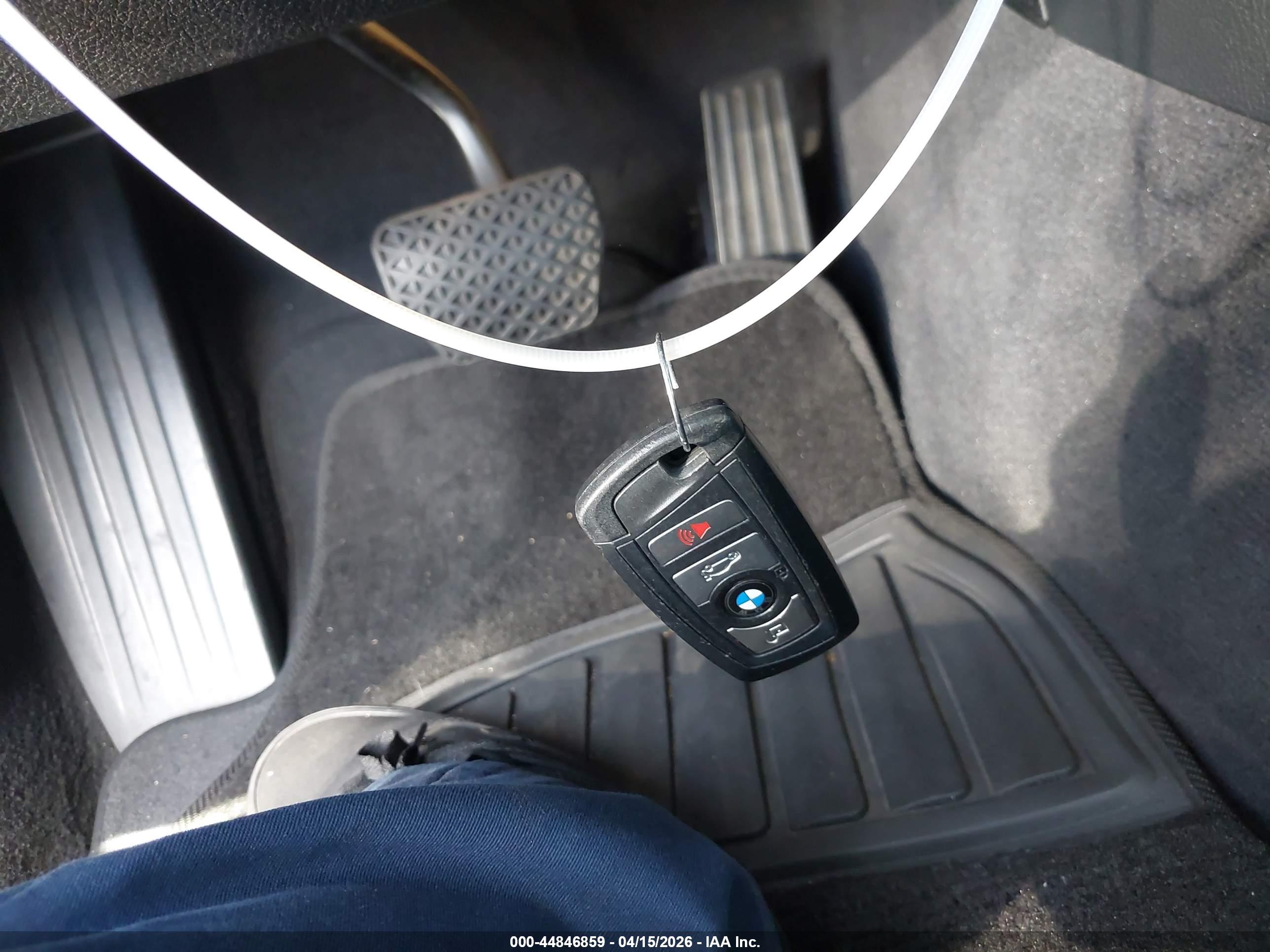 BMW 320I image 11