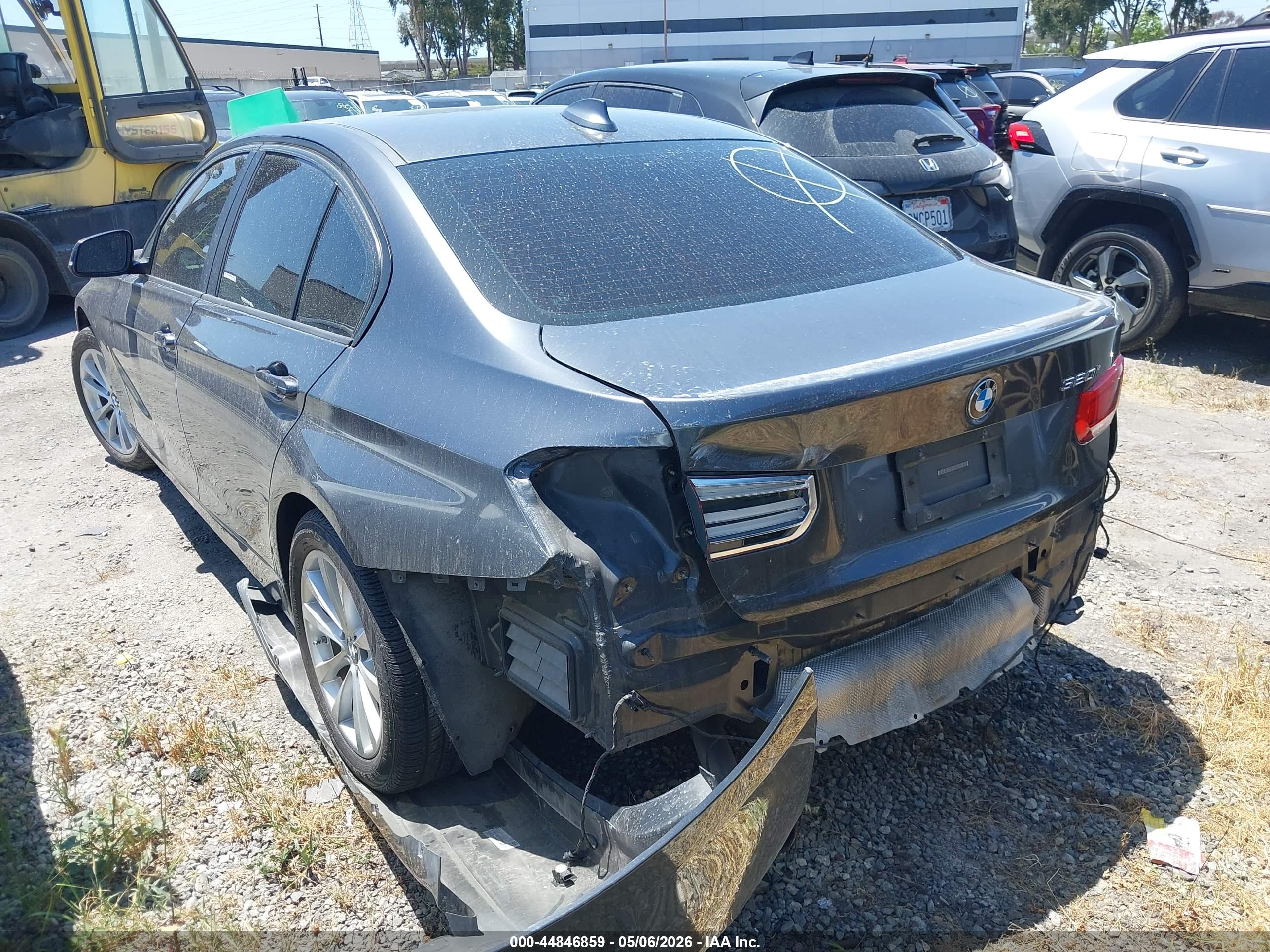 BMW 320I image 3