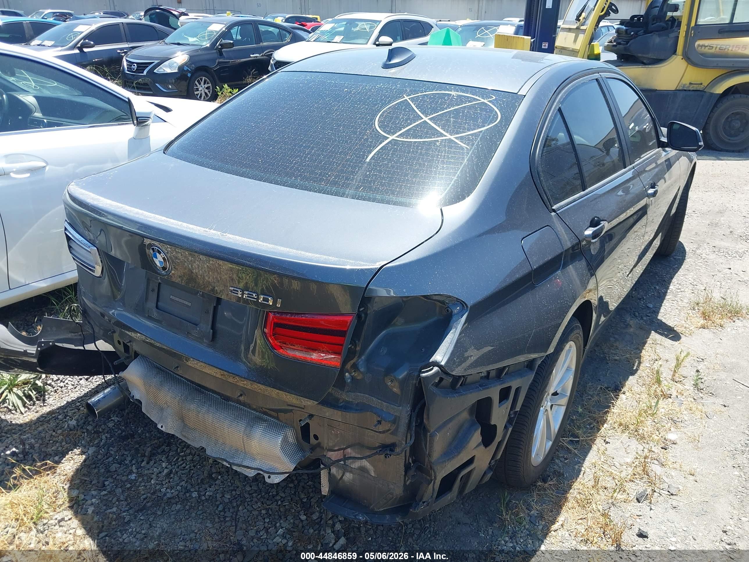 BMW 320I image 4