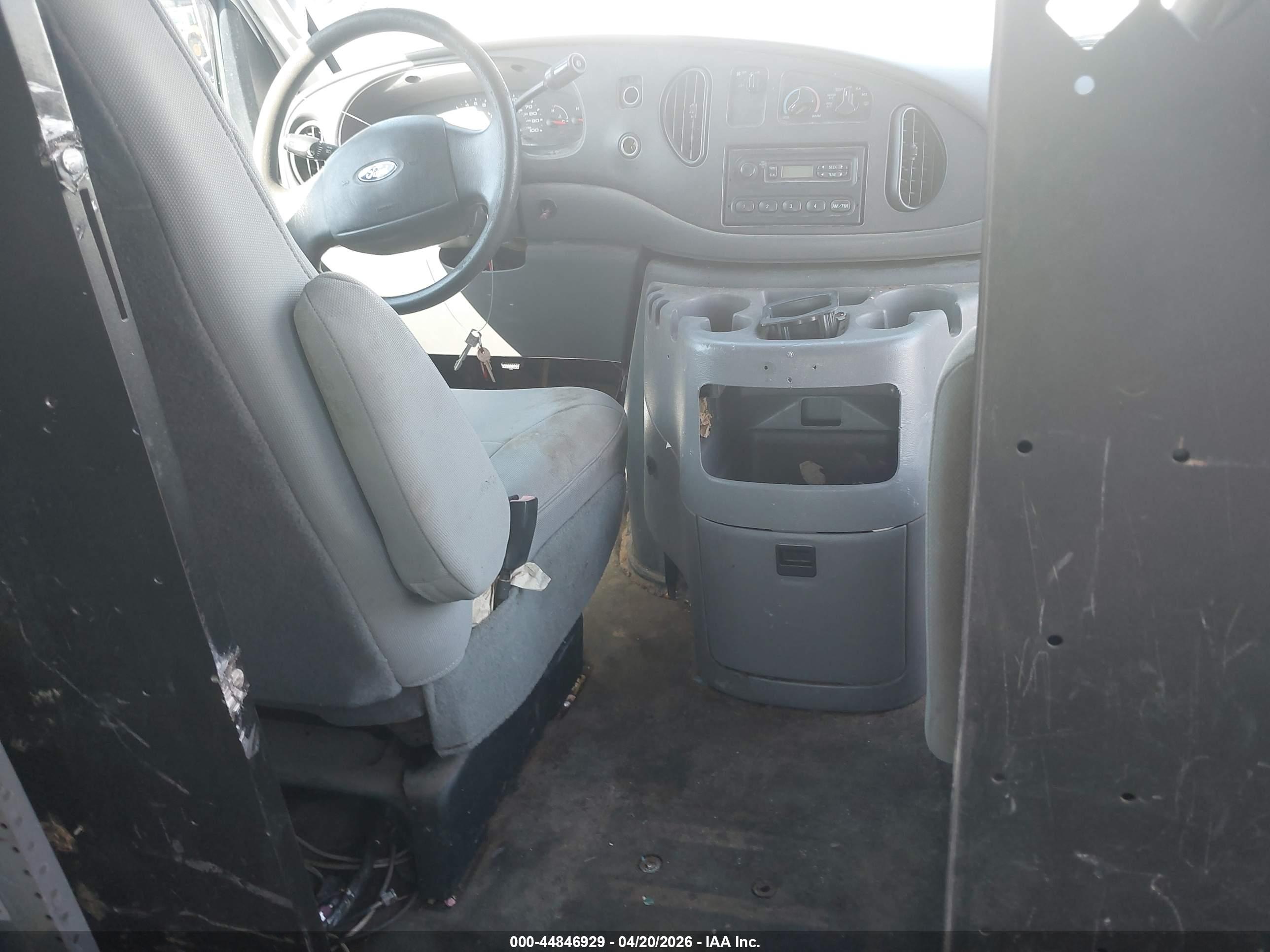 FORD E-250 image 7