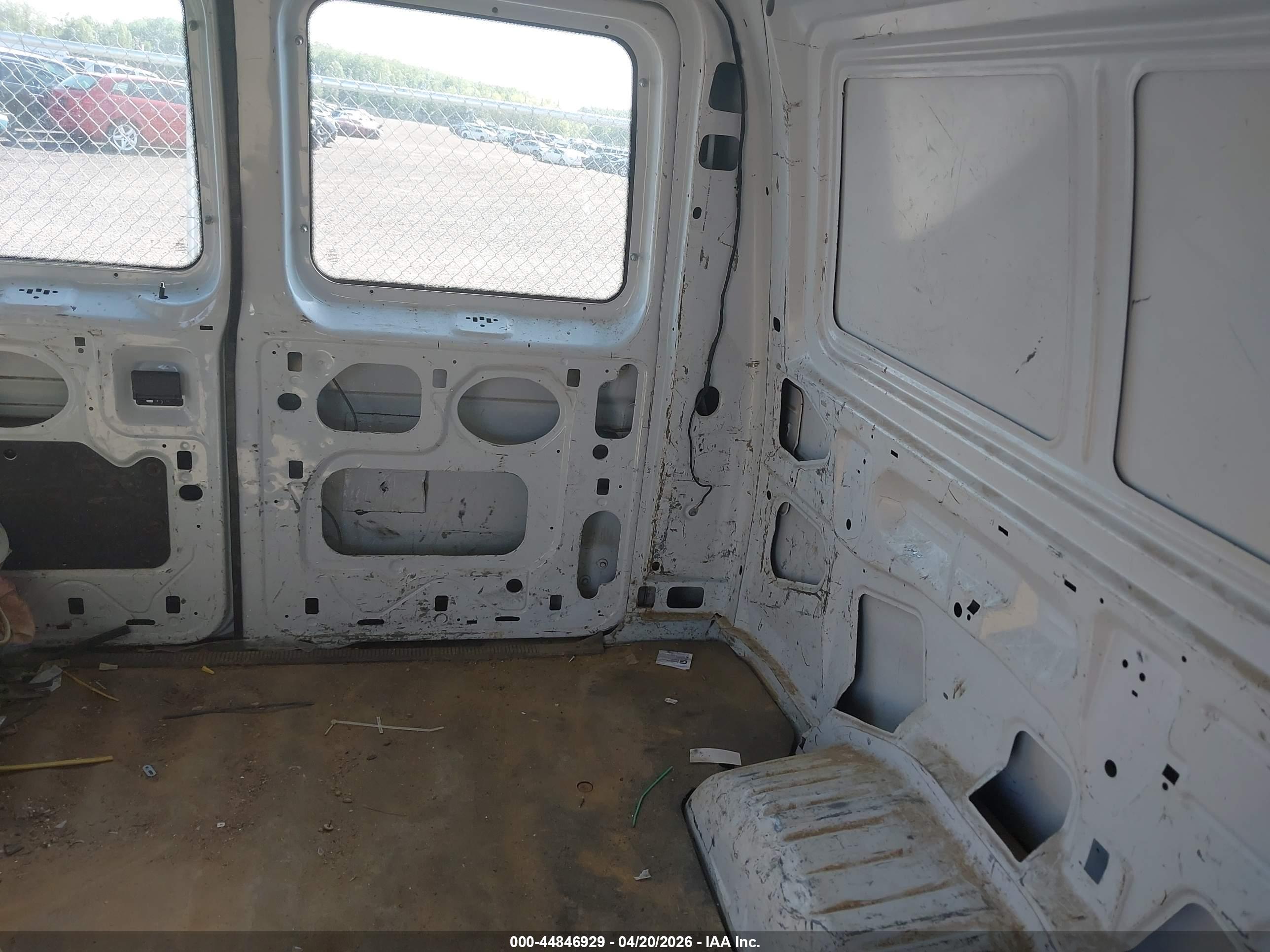 FORD E-250 image 8