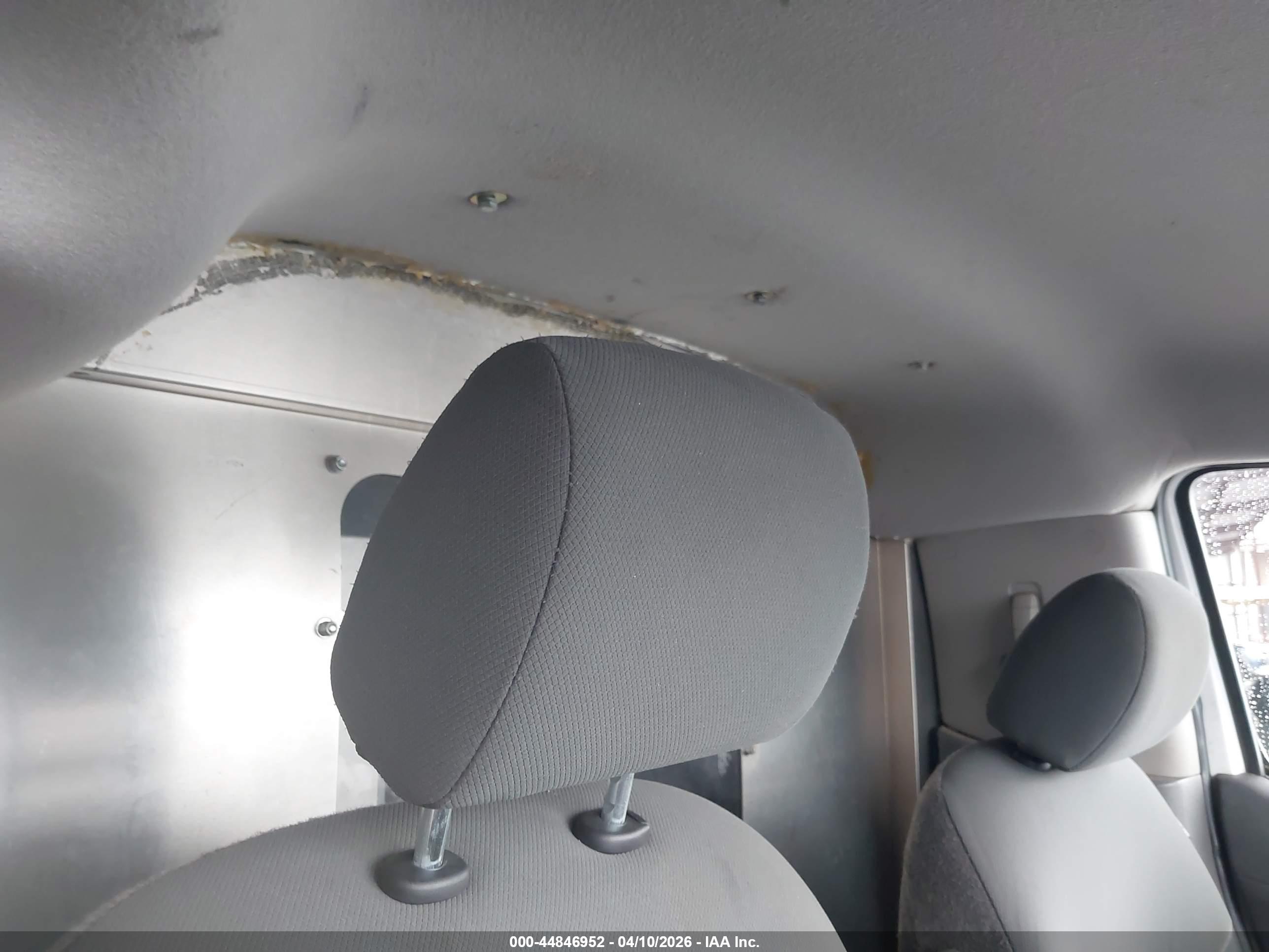 NISSAN NV200 image 8