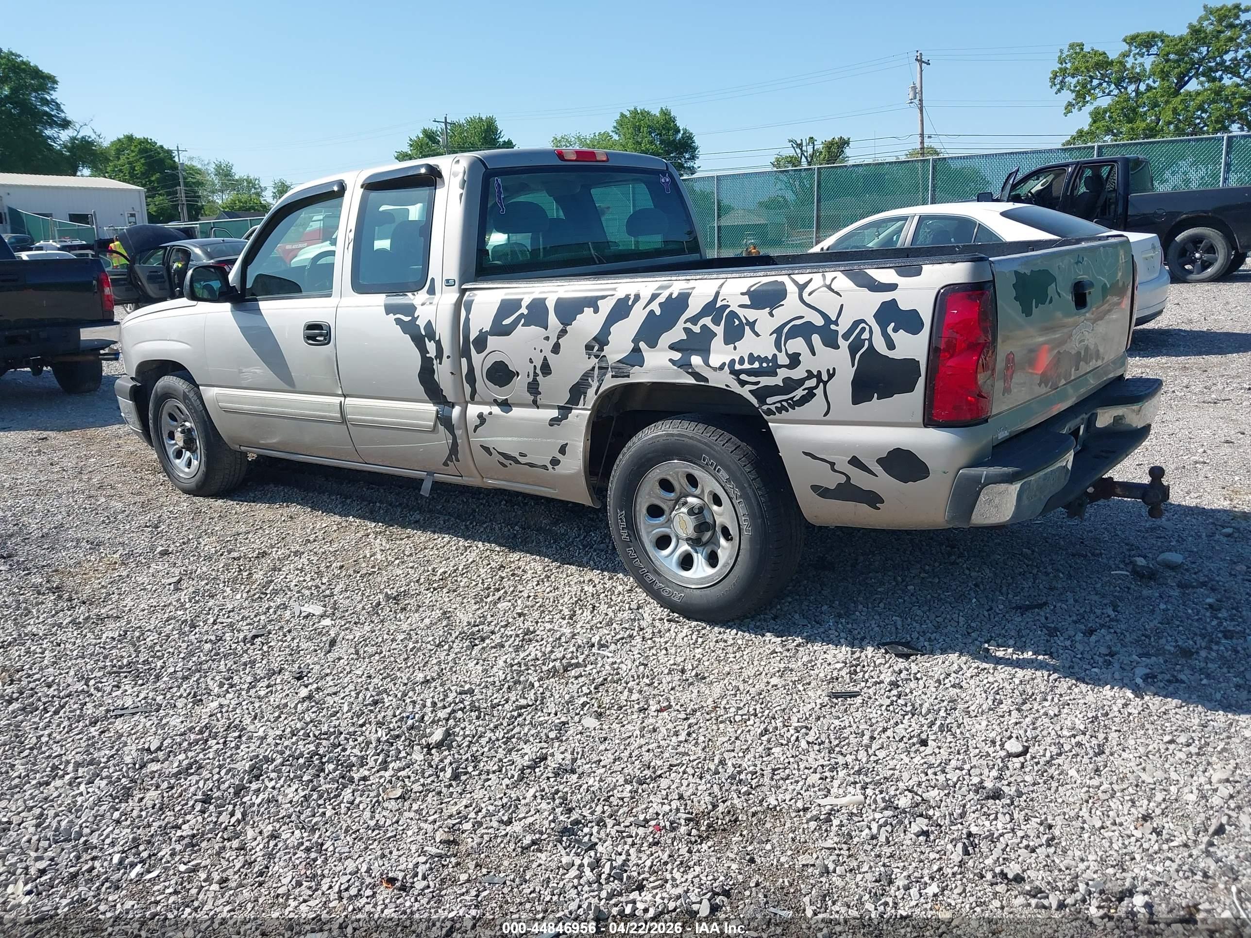 CHEVROLET SILVERADO image 3