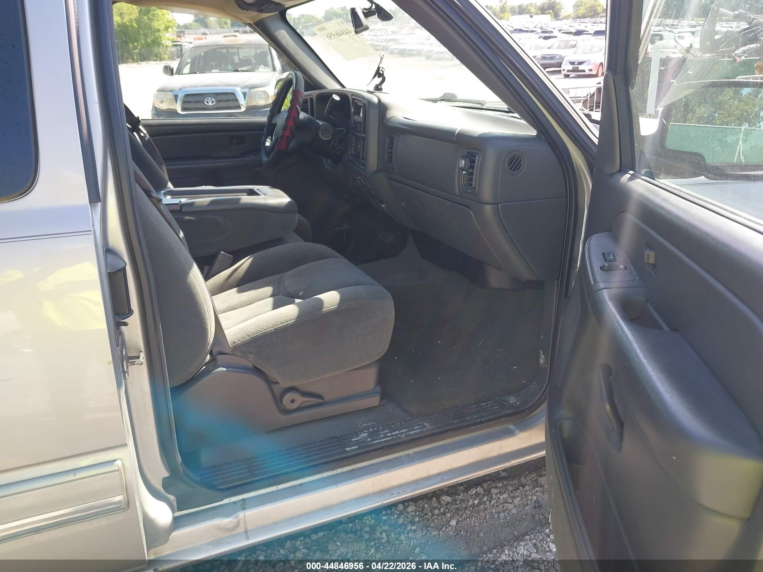 CHEVROLET SILVERADO image 5