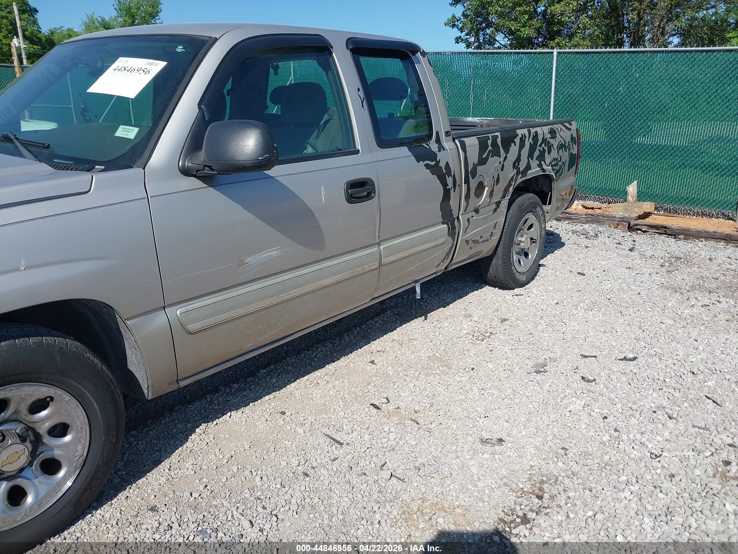 CHEVROLET SILVERADO image 6