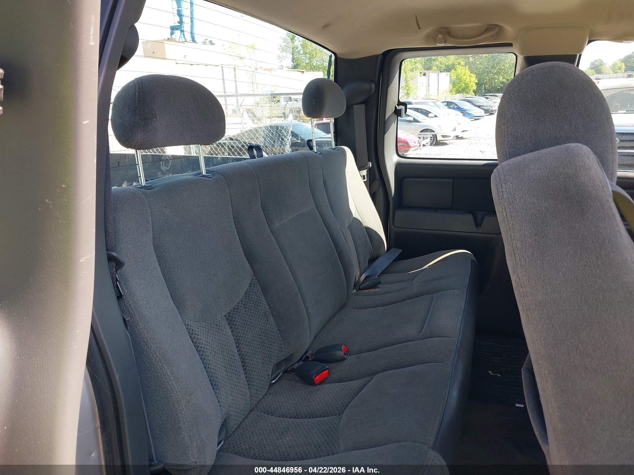 CHEVROLET SILVERADO image 8