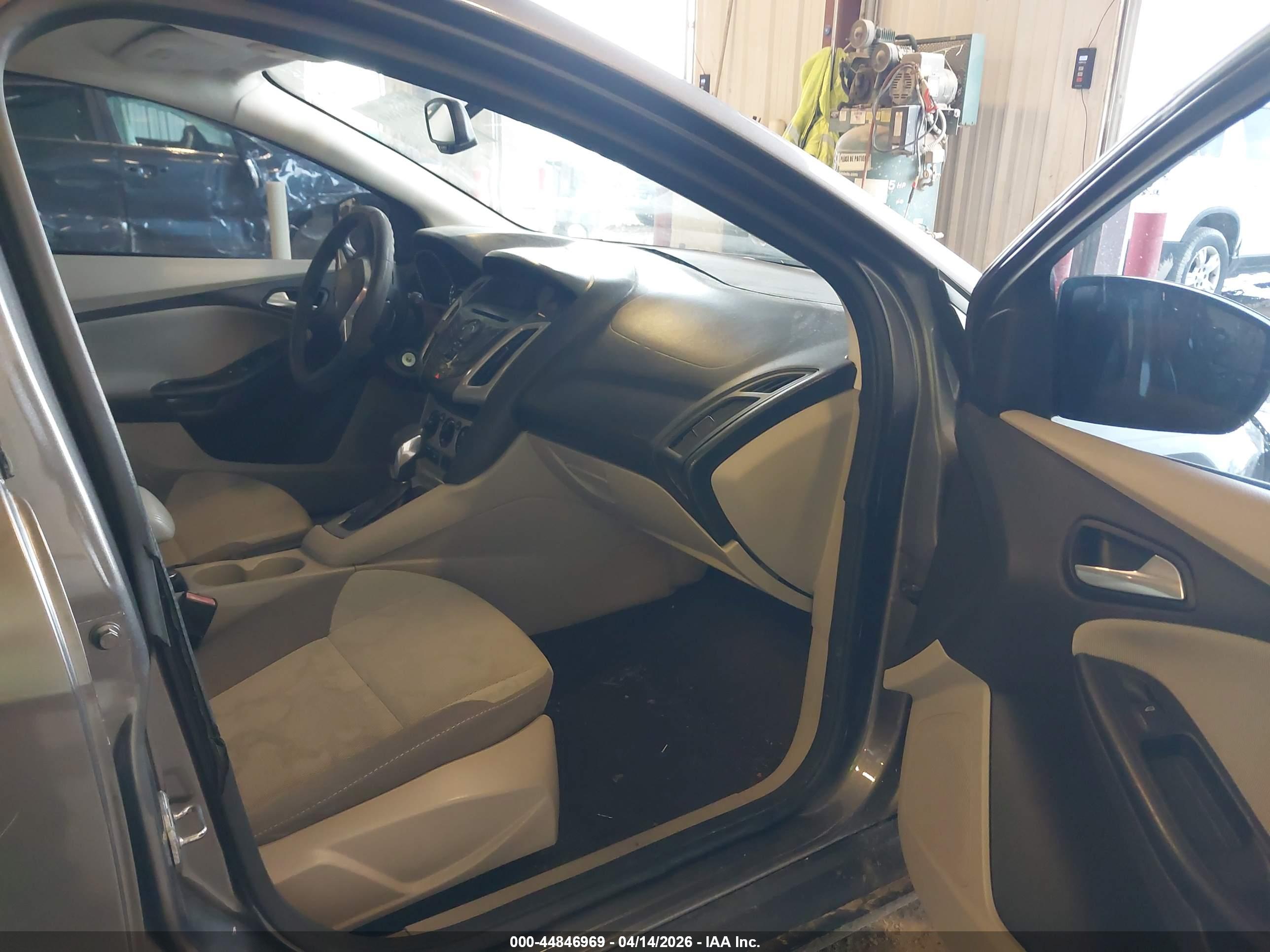 FORD FOCUS image 5