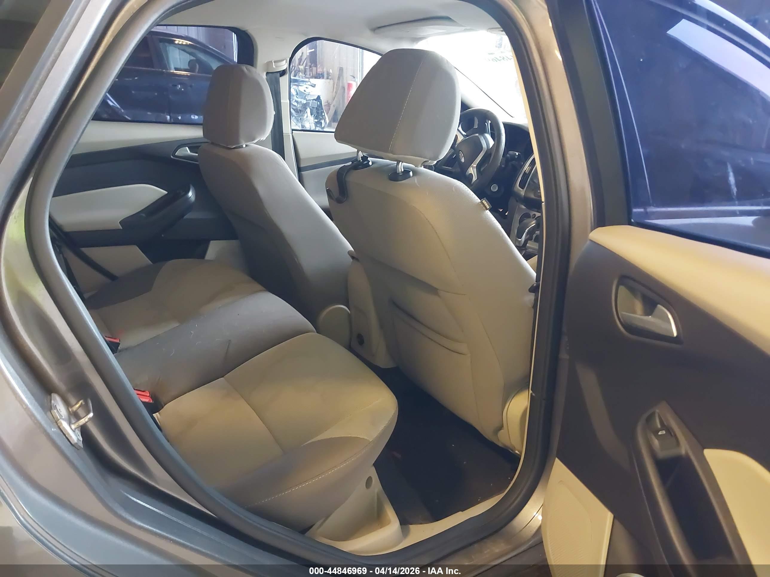 FORD FOCUS image 8
