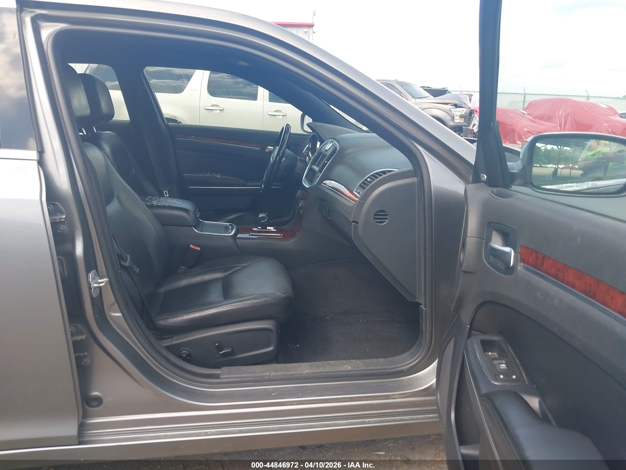CHRYSLER 300 image 5
