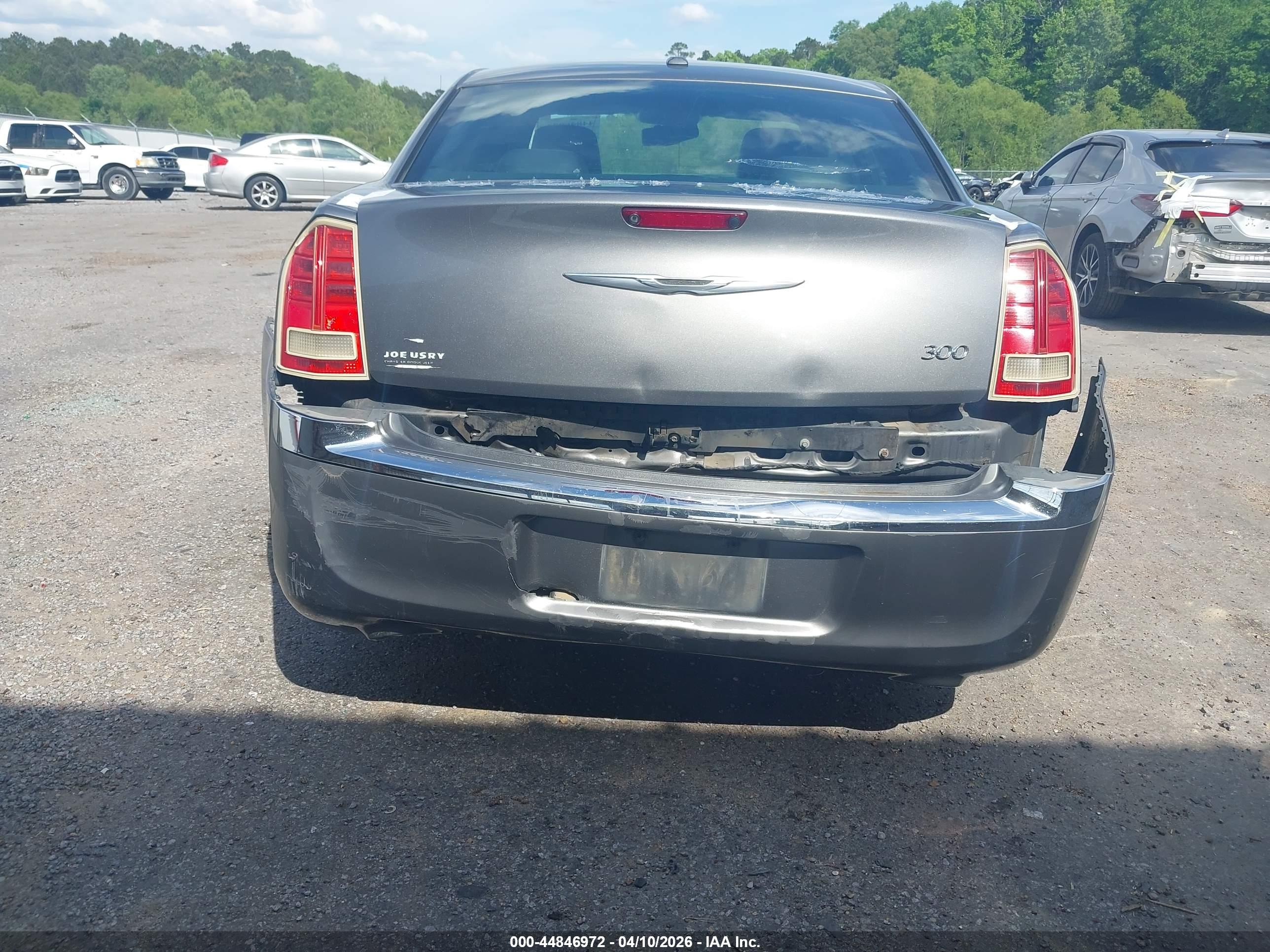 CHRYSLER 300 image 6