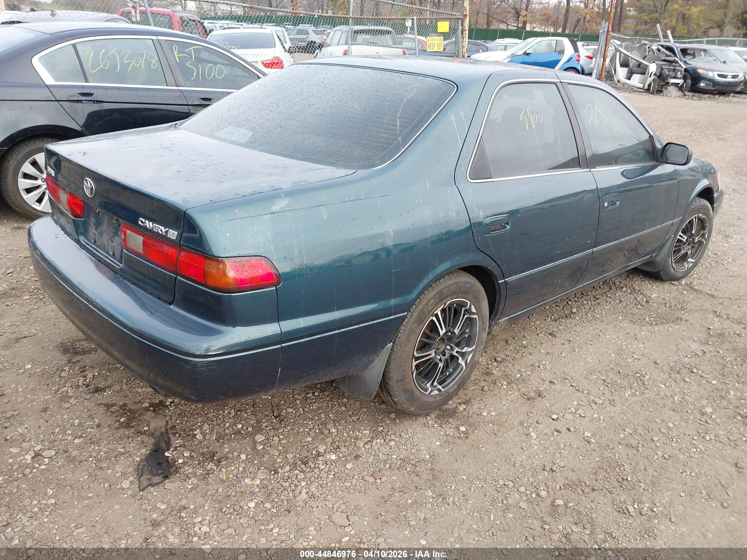 TOYOTA CAMRY image 4