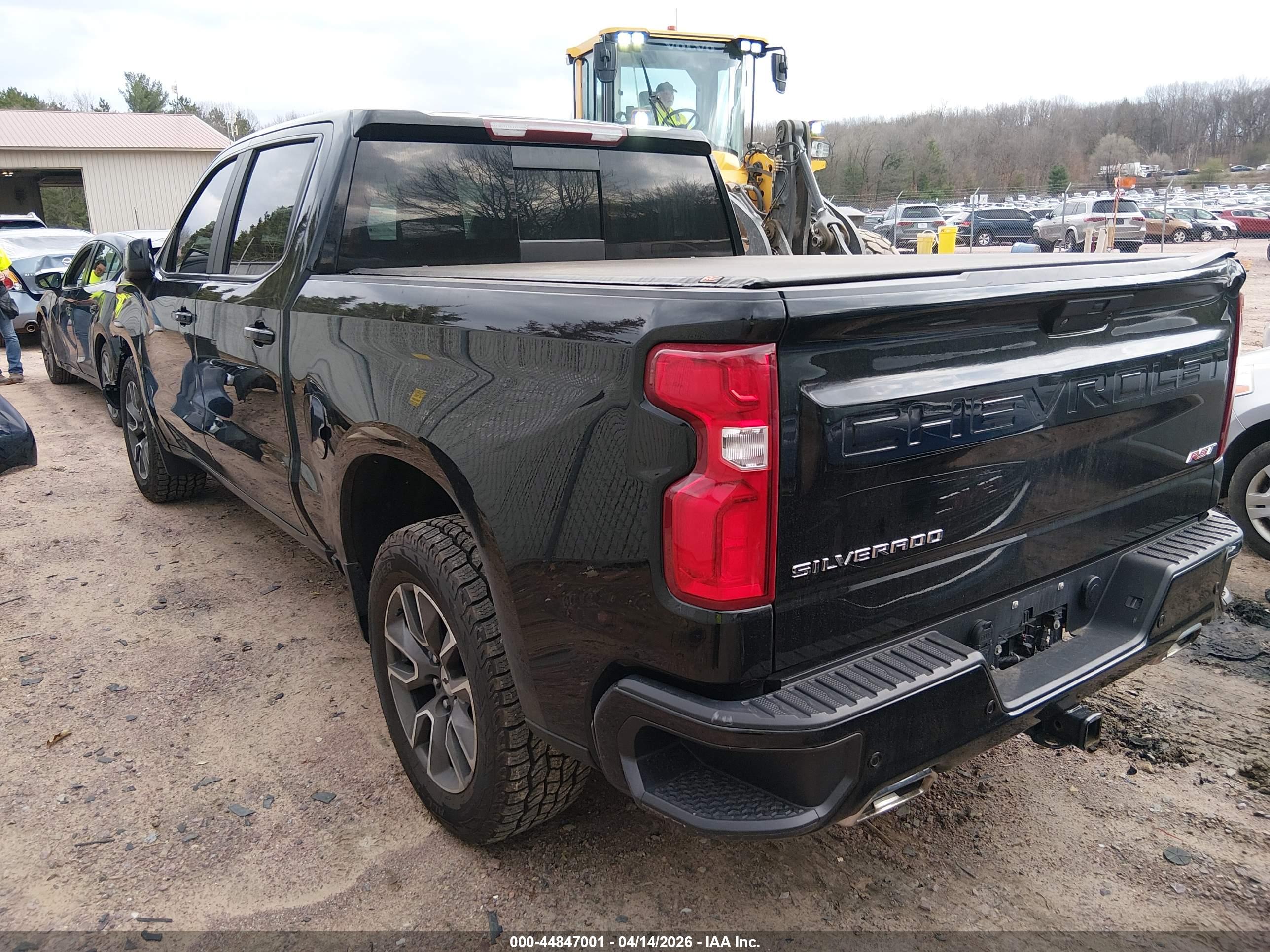 CHEVROLET SILVERADO image 3