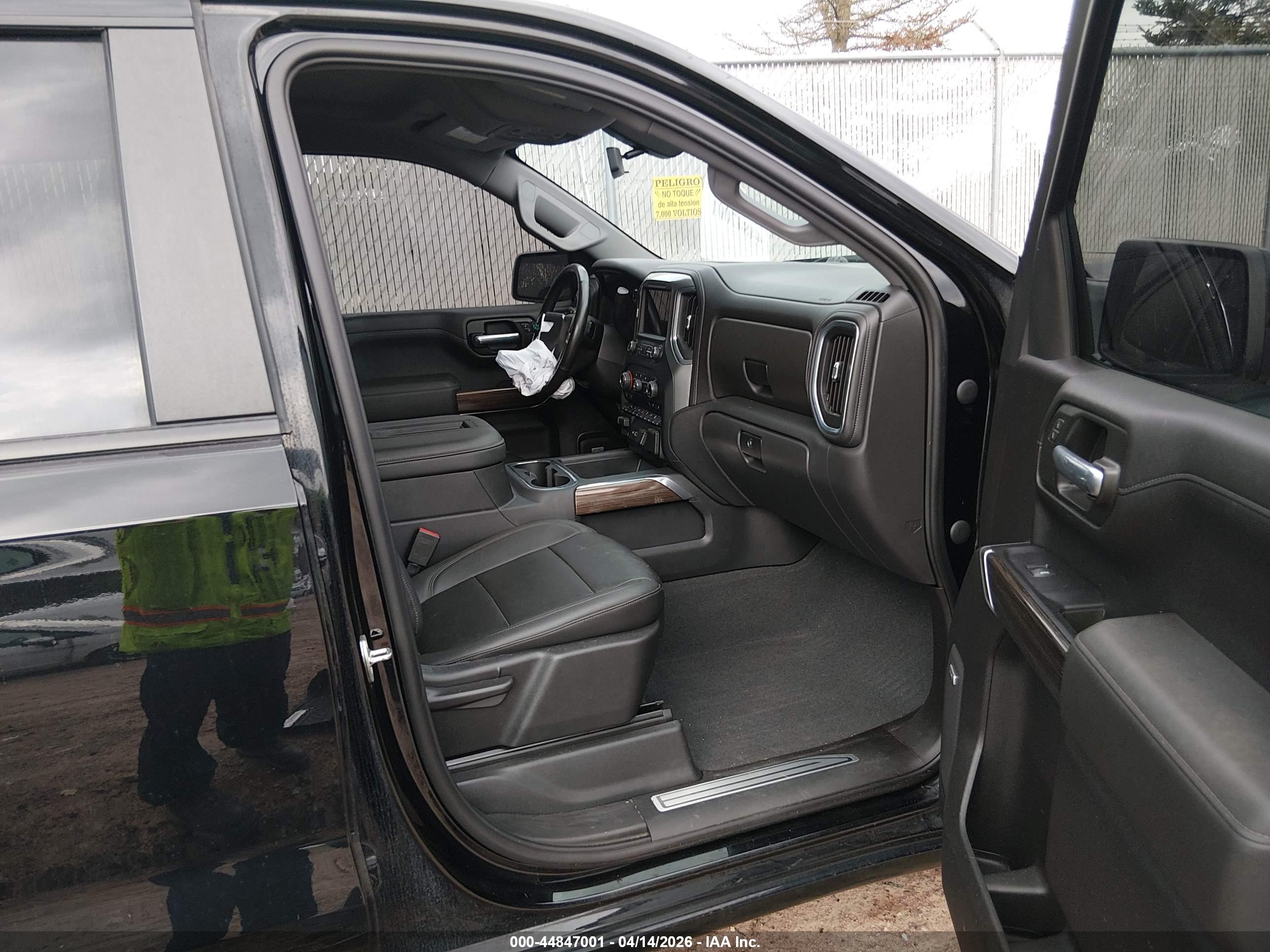 CHEVROLET SILVERADO image 5