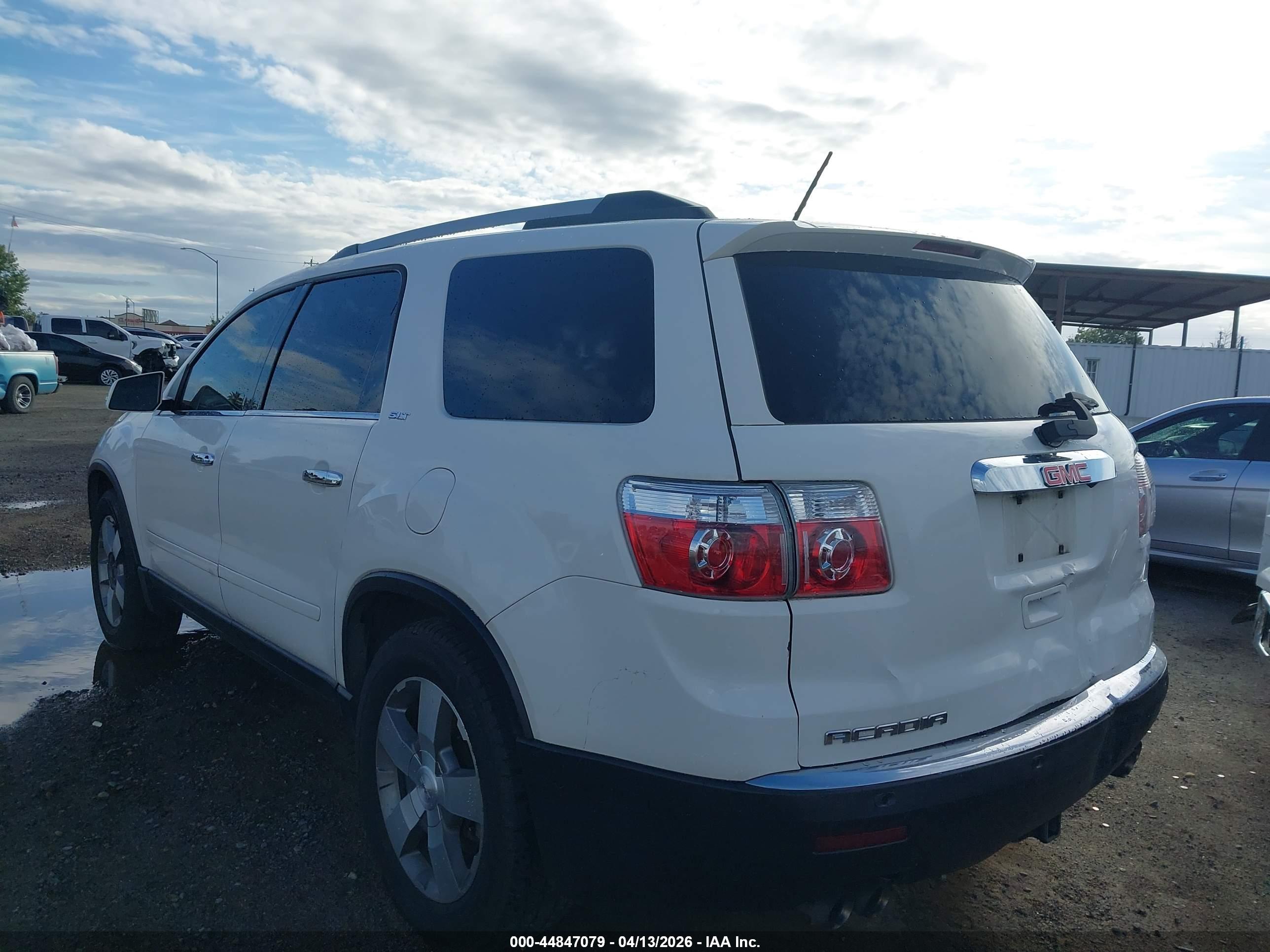 GMC ACADIA image 3