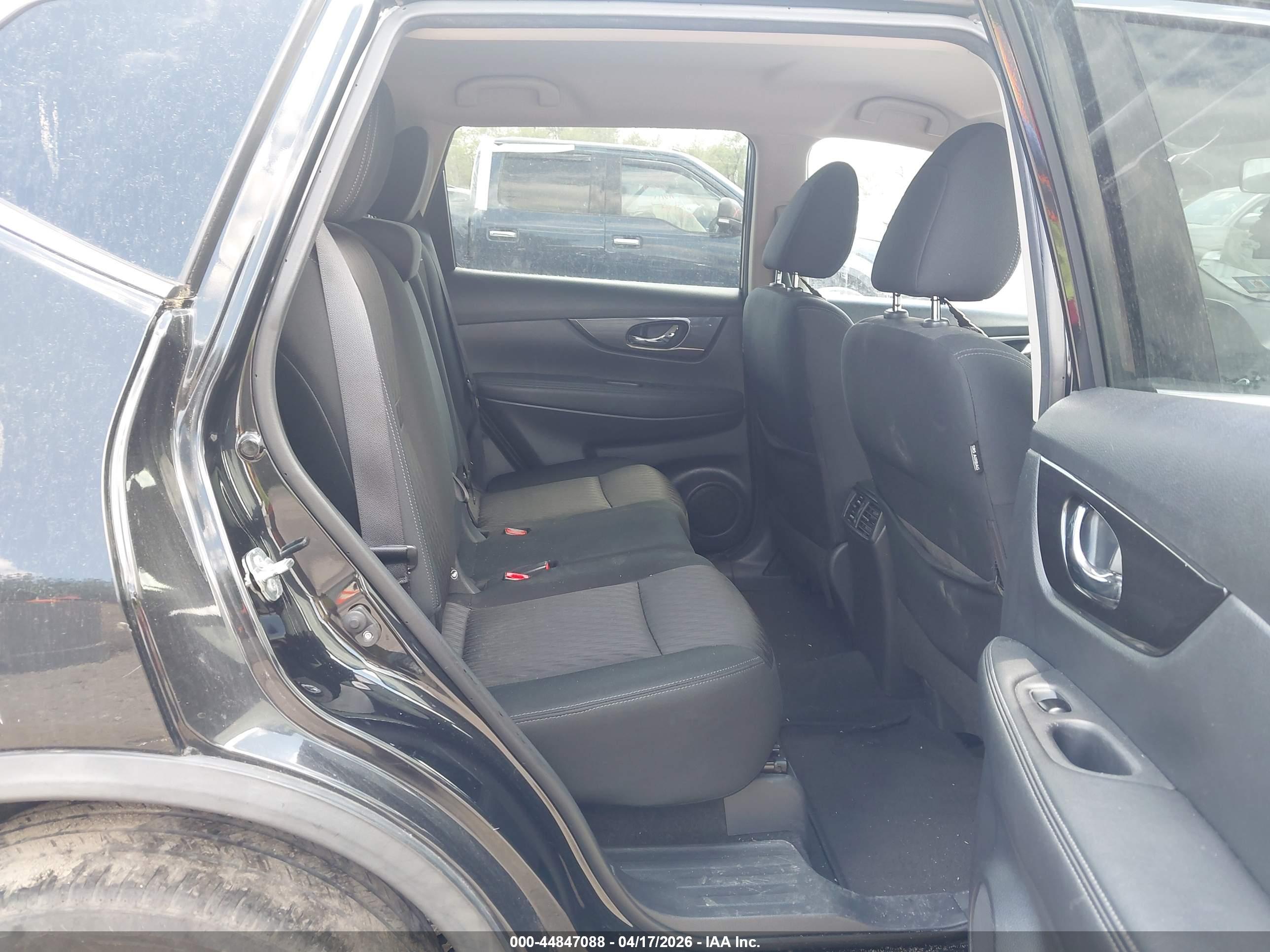 NISSAN ROGUE image 8