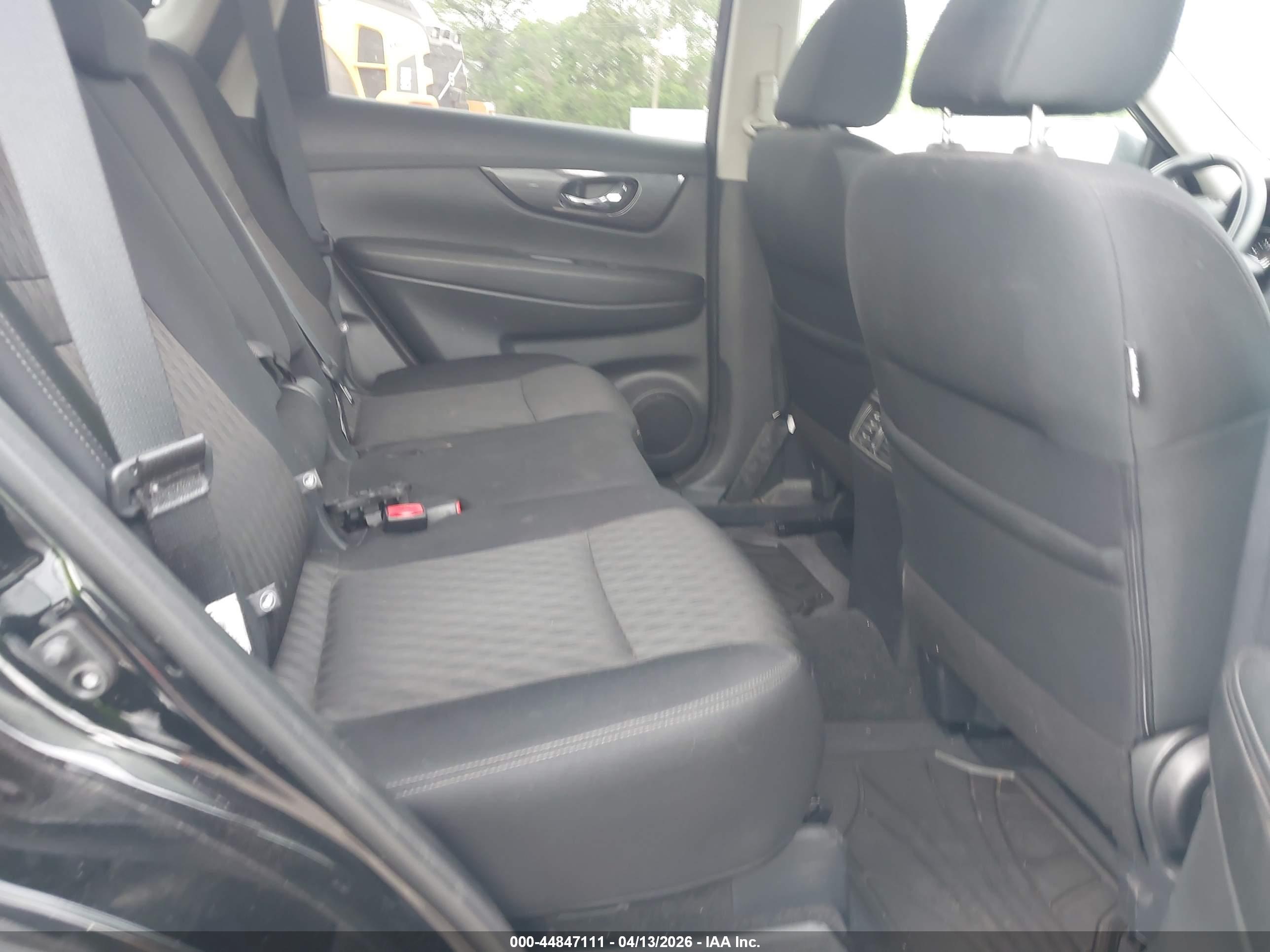NISSAN ROGUE image 8