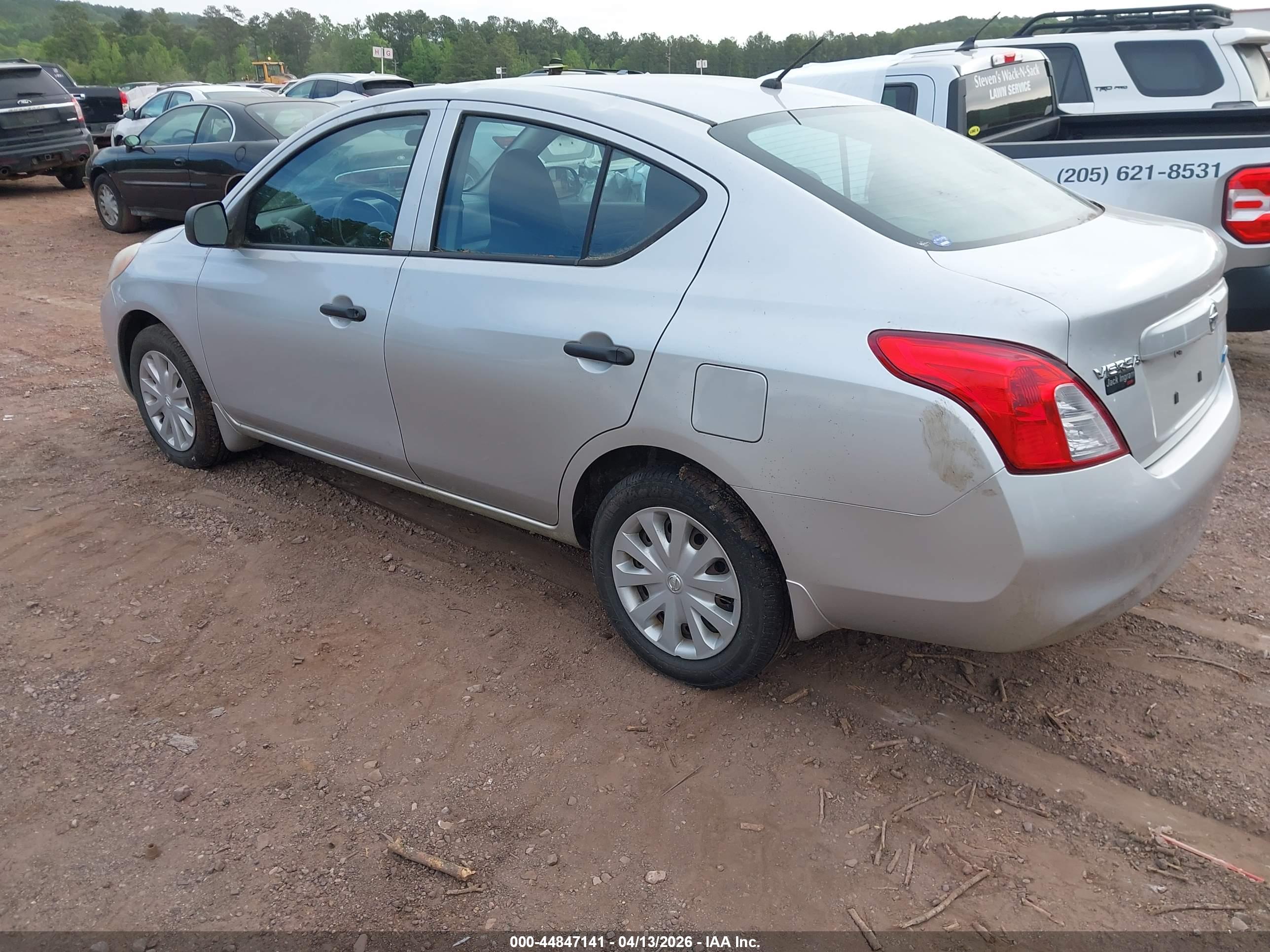 NISSAN VERSA image 3
