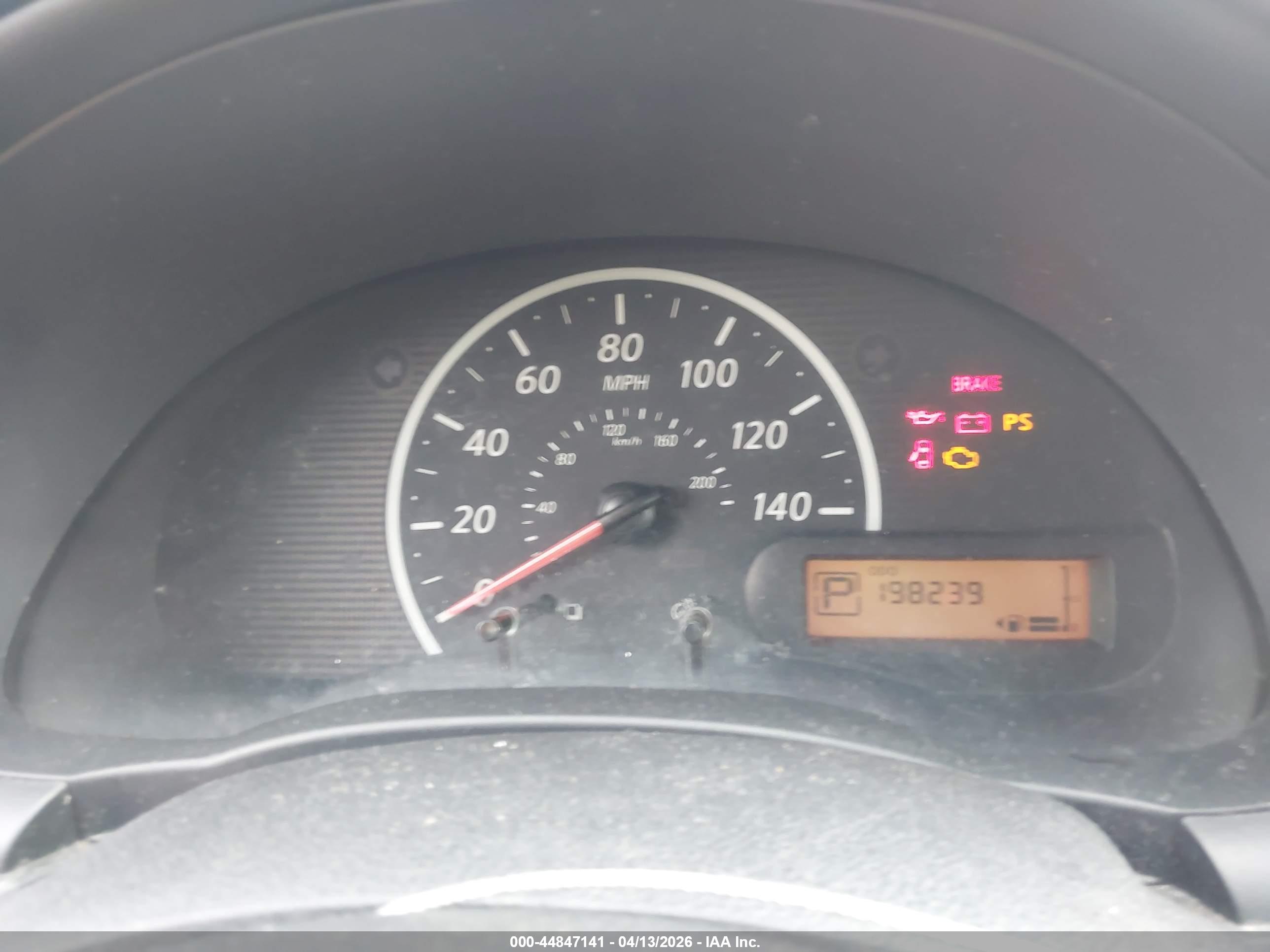NISSAN VERSA image 7