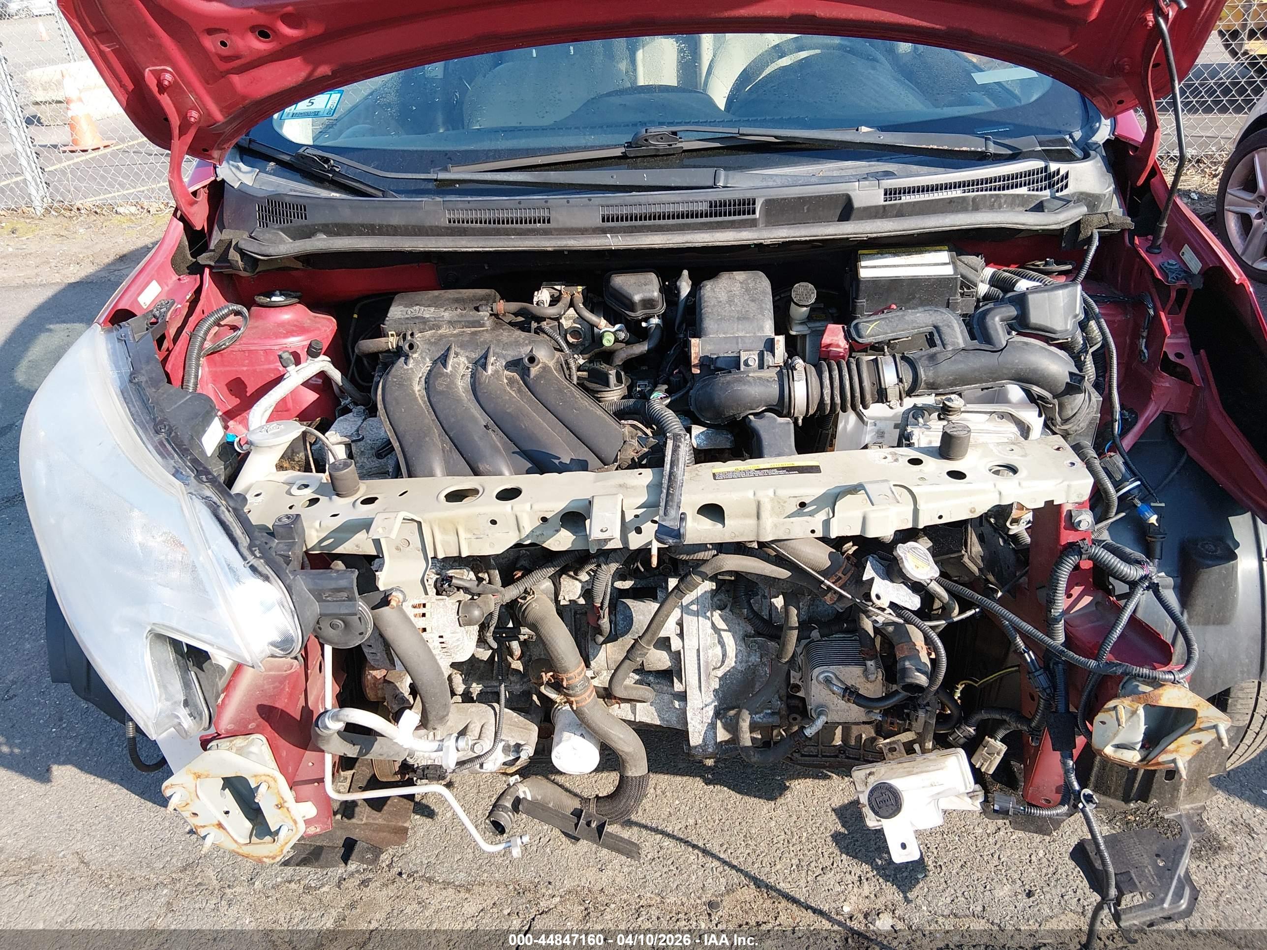 NISSAN VERSA image 10