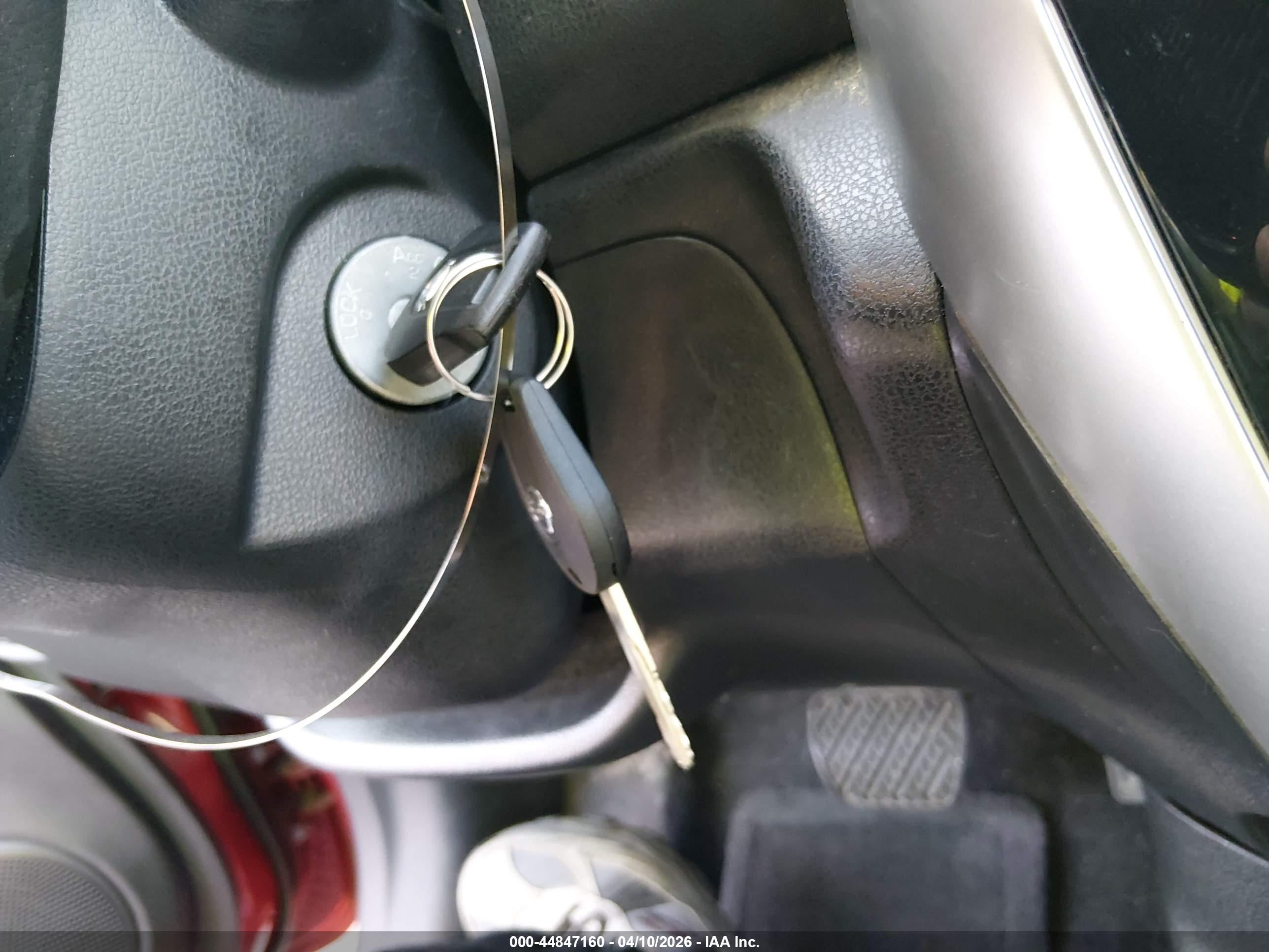 NISSAN VERSA image 11