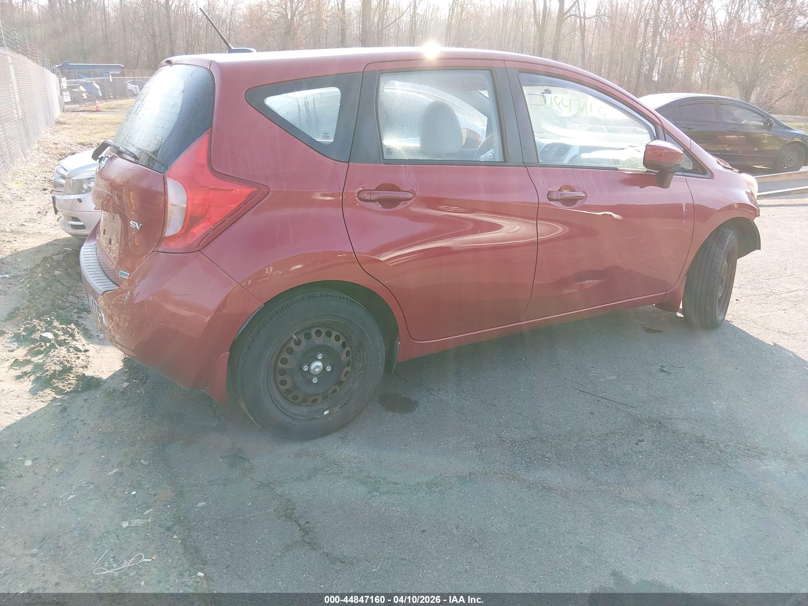 NISSAN VERSA image 4