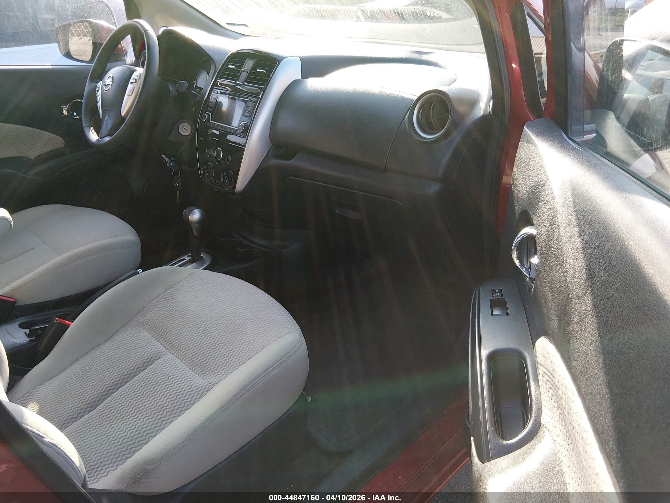 NISSAN VERSA image 5