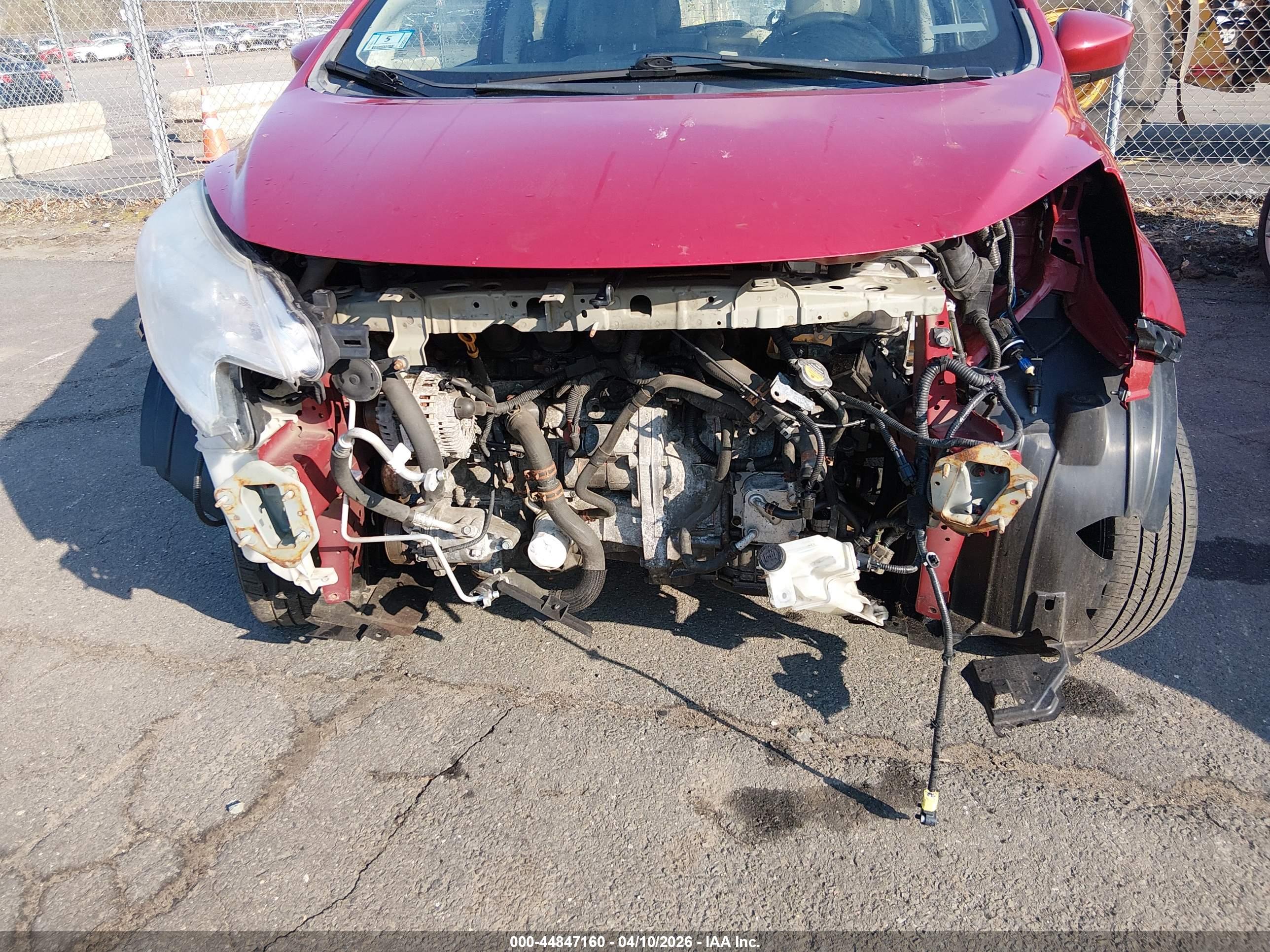 NISSAN VERSA image 6