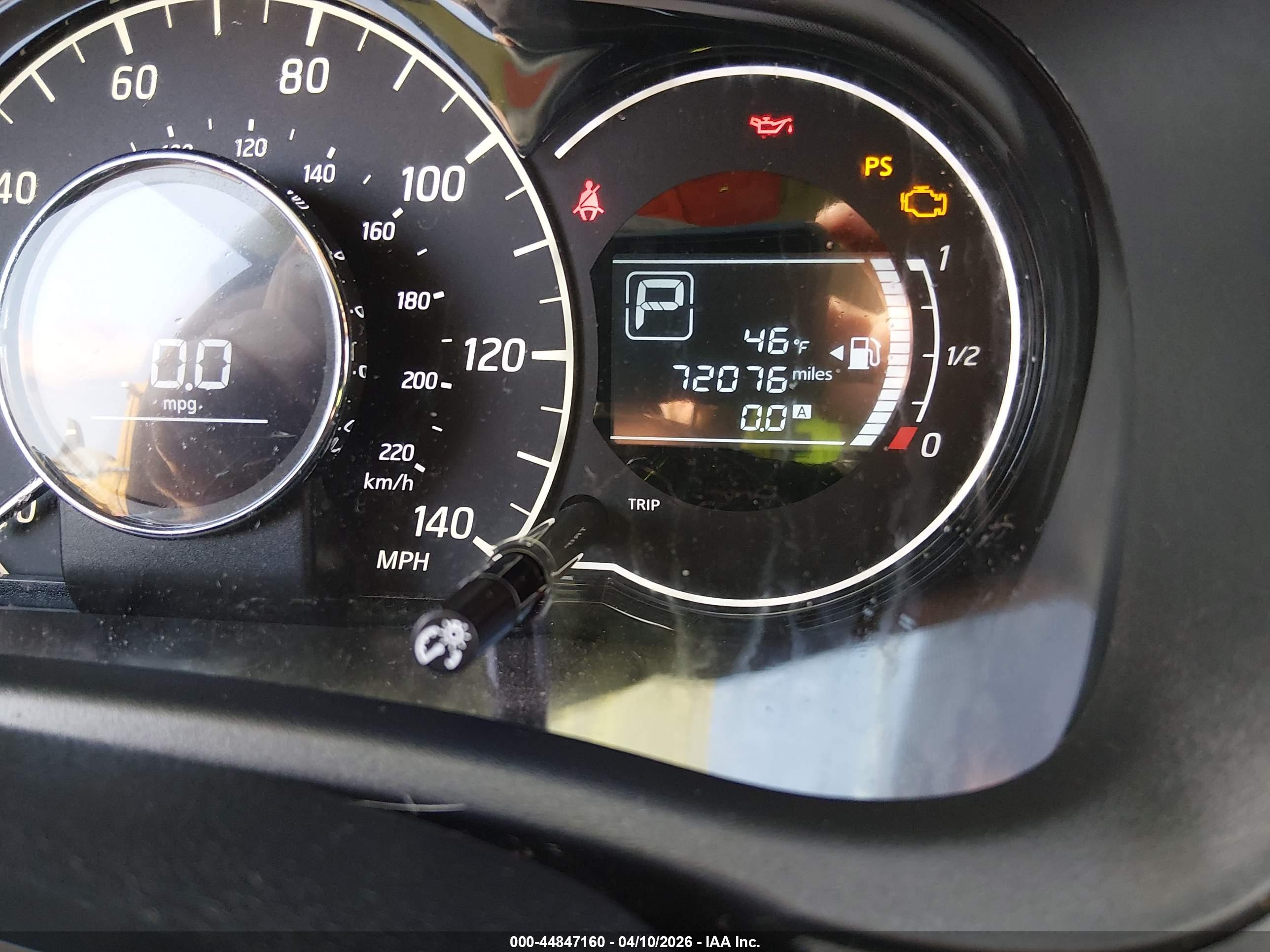 NISSAN VERSA image 7