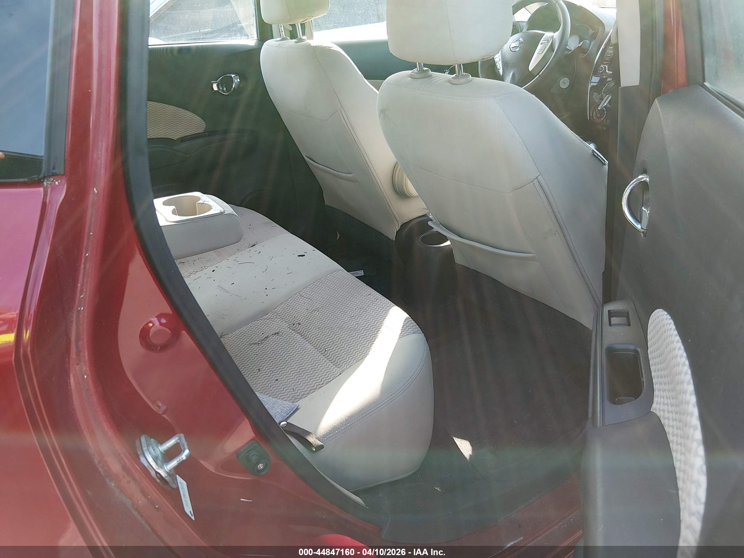 NISSAN VERSA image 8