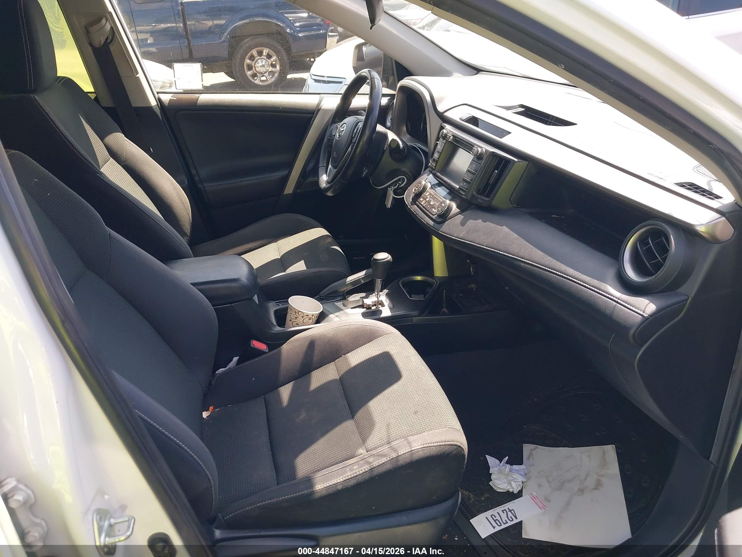 TOYOTA RAV4 image 5