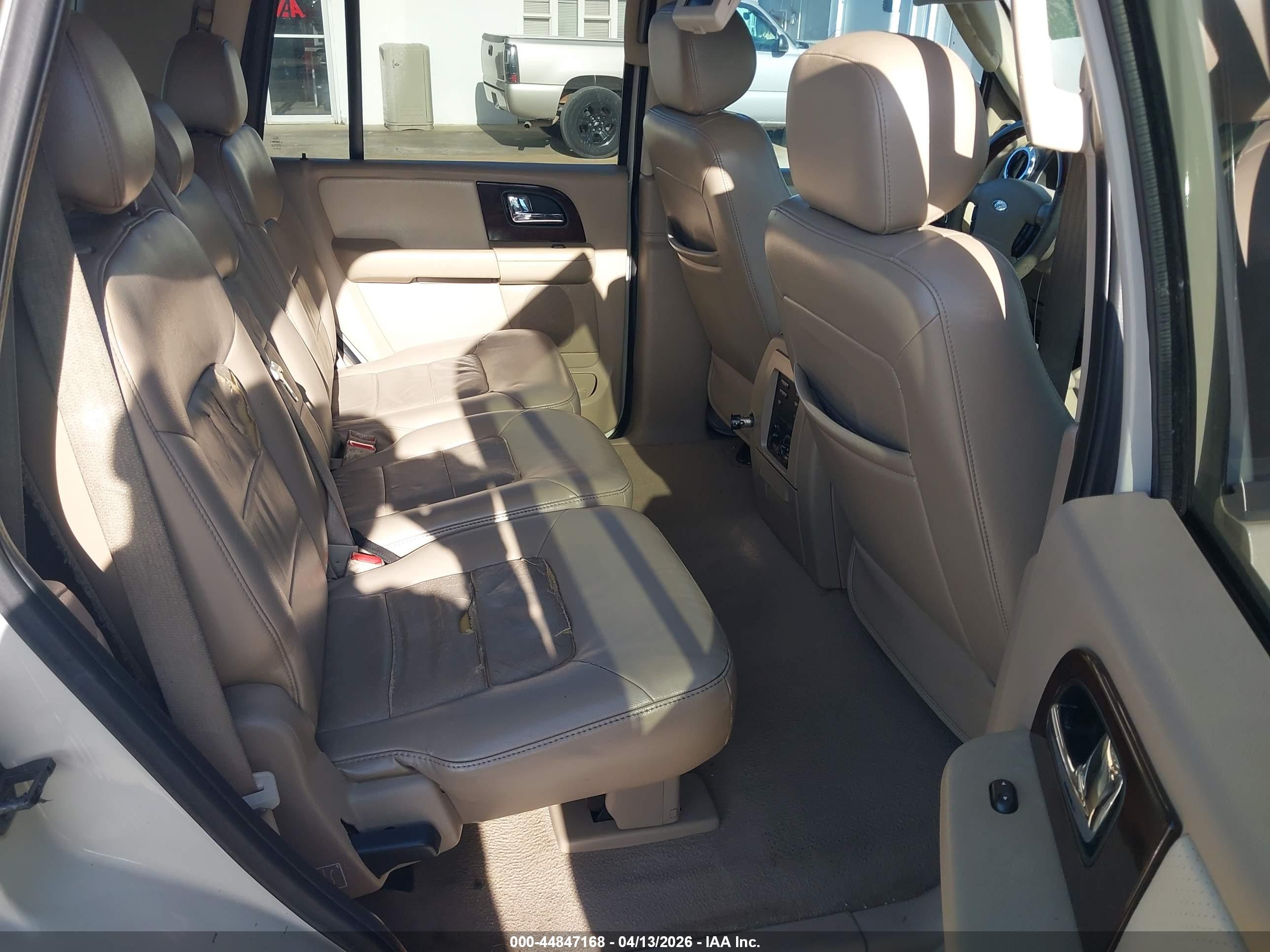 FORD EXPEDITION image 8