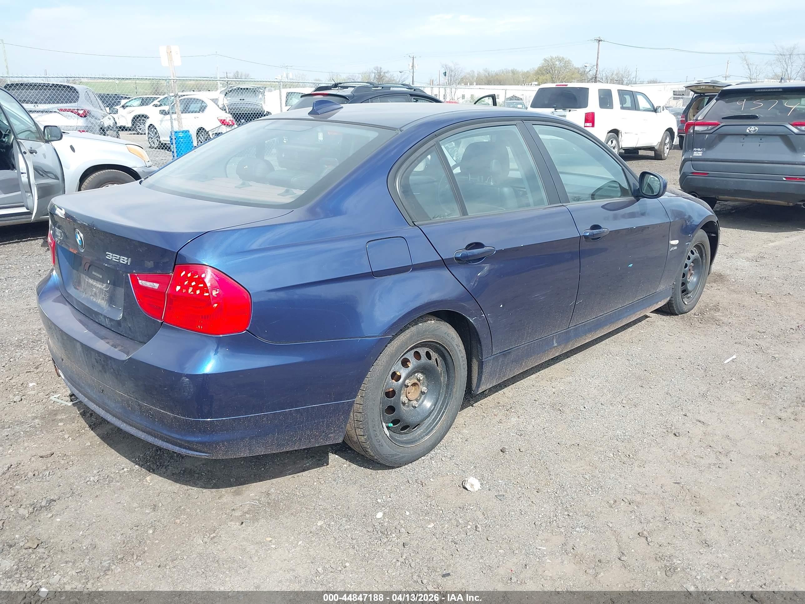 BMW 328I image 4